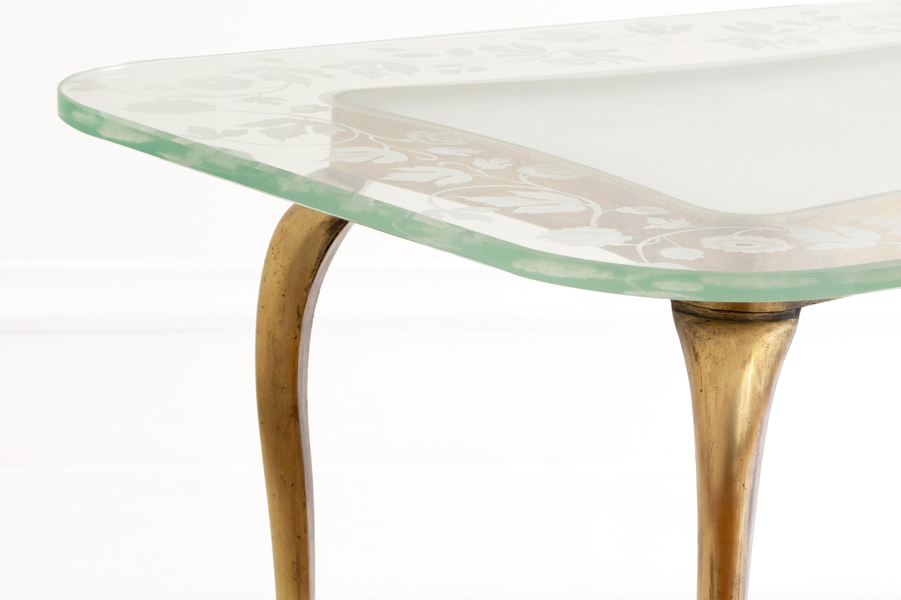 Table Quadripod italienne du 20e siècle avec fleurs en verre et laiton de Giovanni Gariboldi en vente 7
