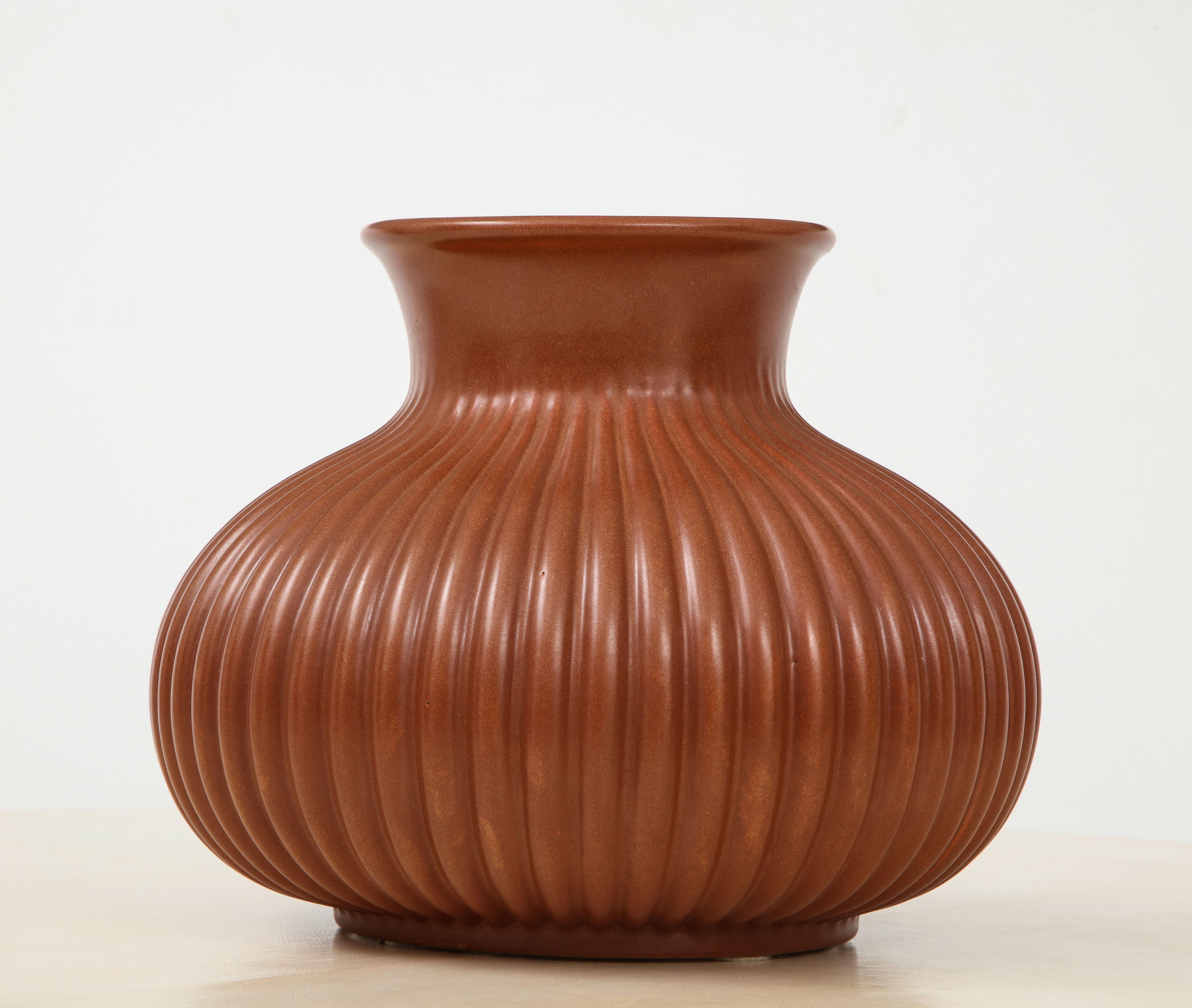 Giovanni Gariboldi for Richard Ginori 1930s Italian Art Deco Vase For Sale 3