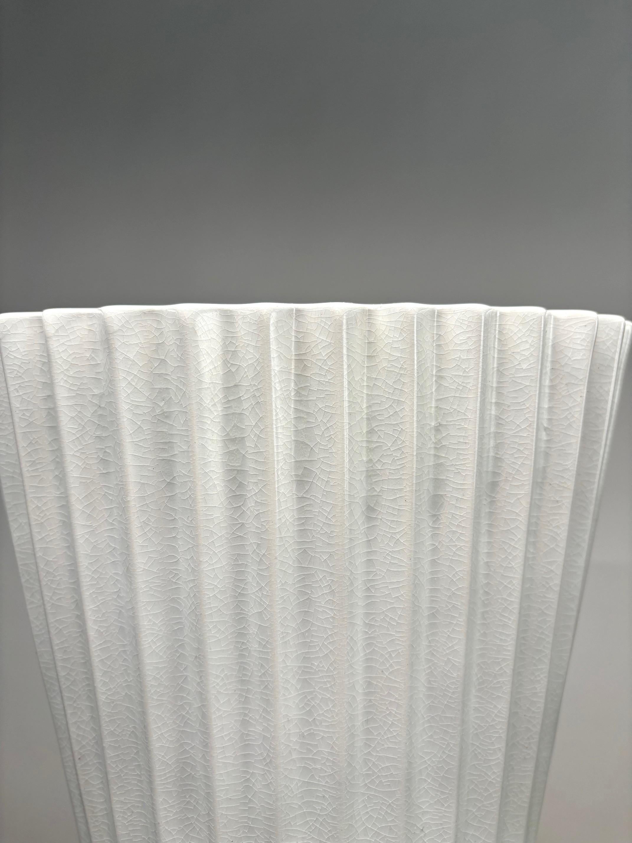 Metà XX secolo Giovanni Gariboldi, Grande vaso '6599' per Richard Ginori, San Cristoforo, Italia in vendita