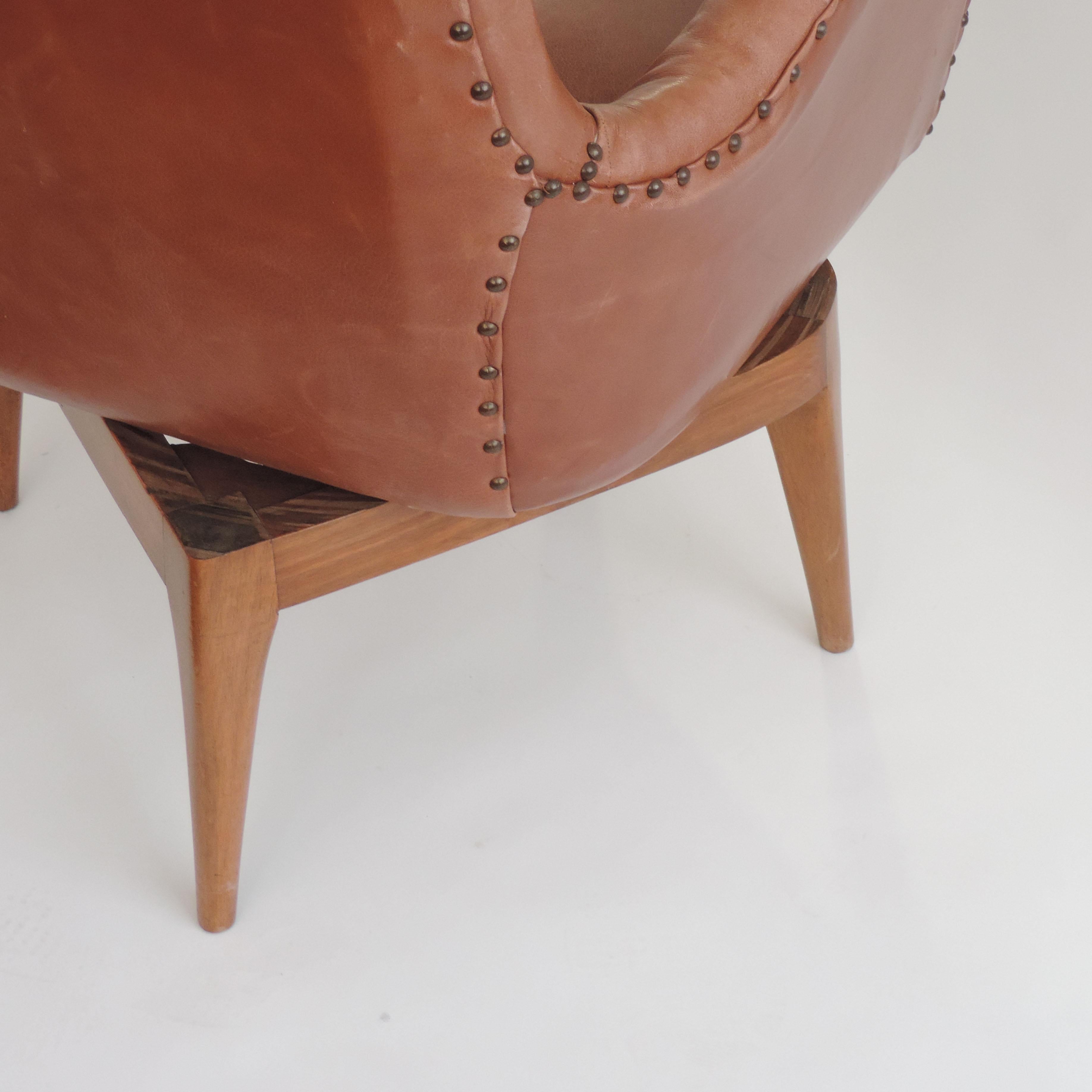 Mid-Century Modern Giovanni Gariboldi Swivel Chair in Leather and Wood, Italy, 1940s For Sale