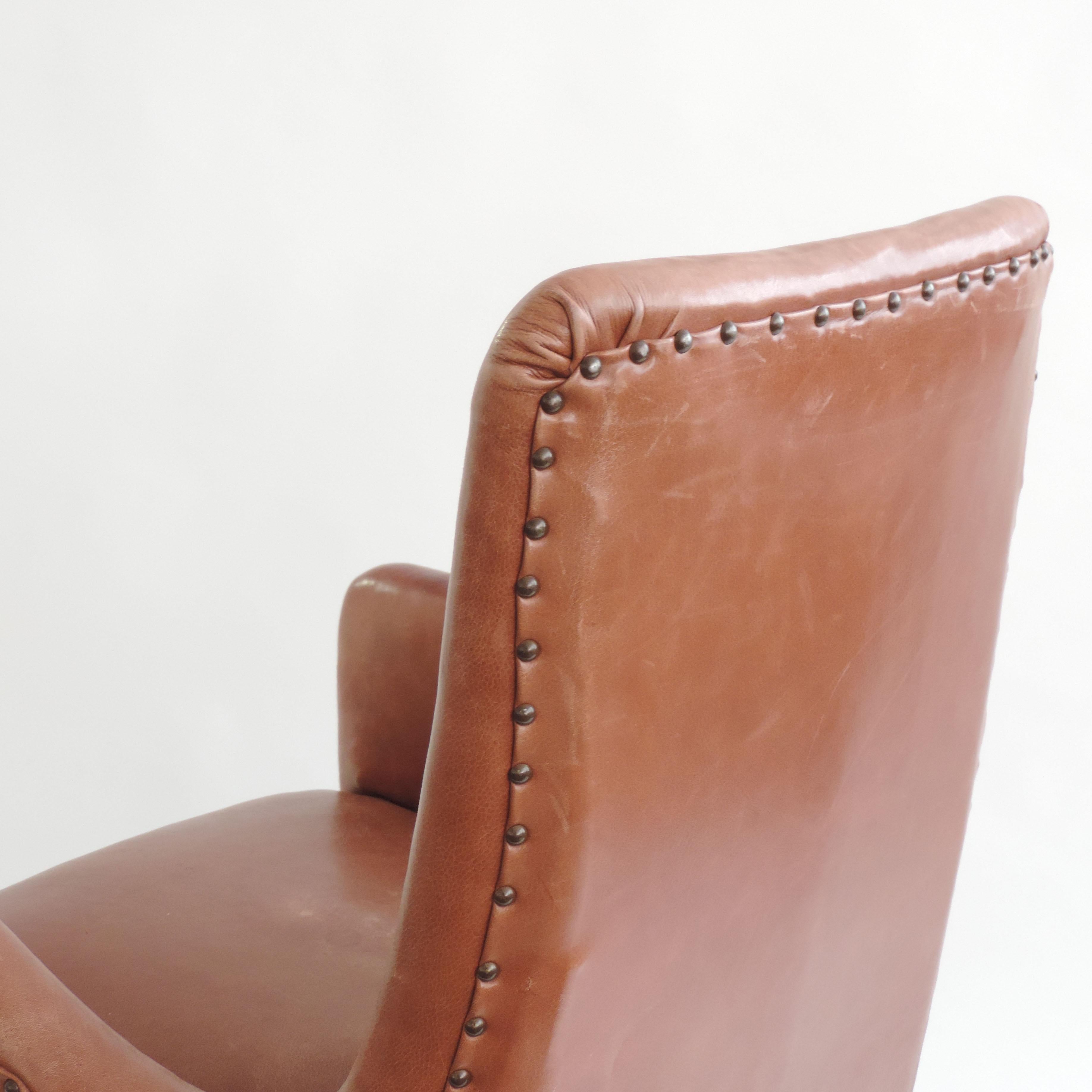 Italian Giovanni Gariboldi Swivel Chair in Leather and Wood, Italy, 1940s For Sale