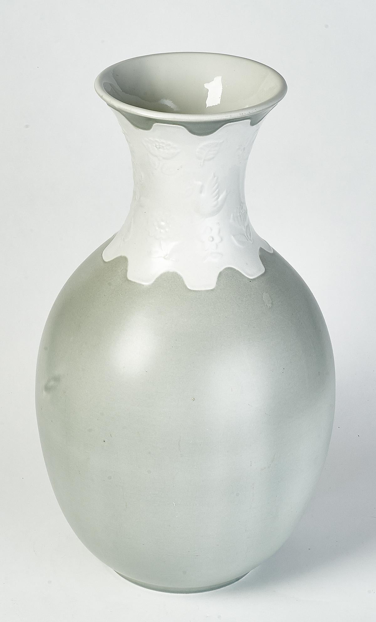 Giovanni Gariboldi Tall Vase, Italy 1940's In Good Condition For Sale In New York, NY