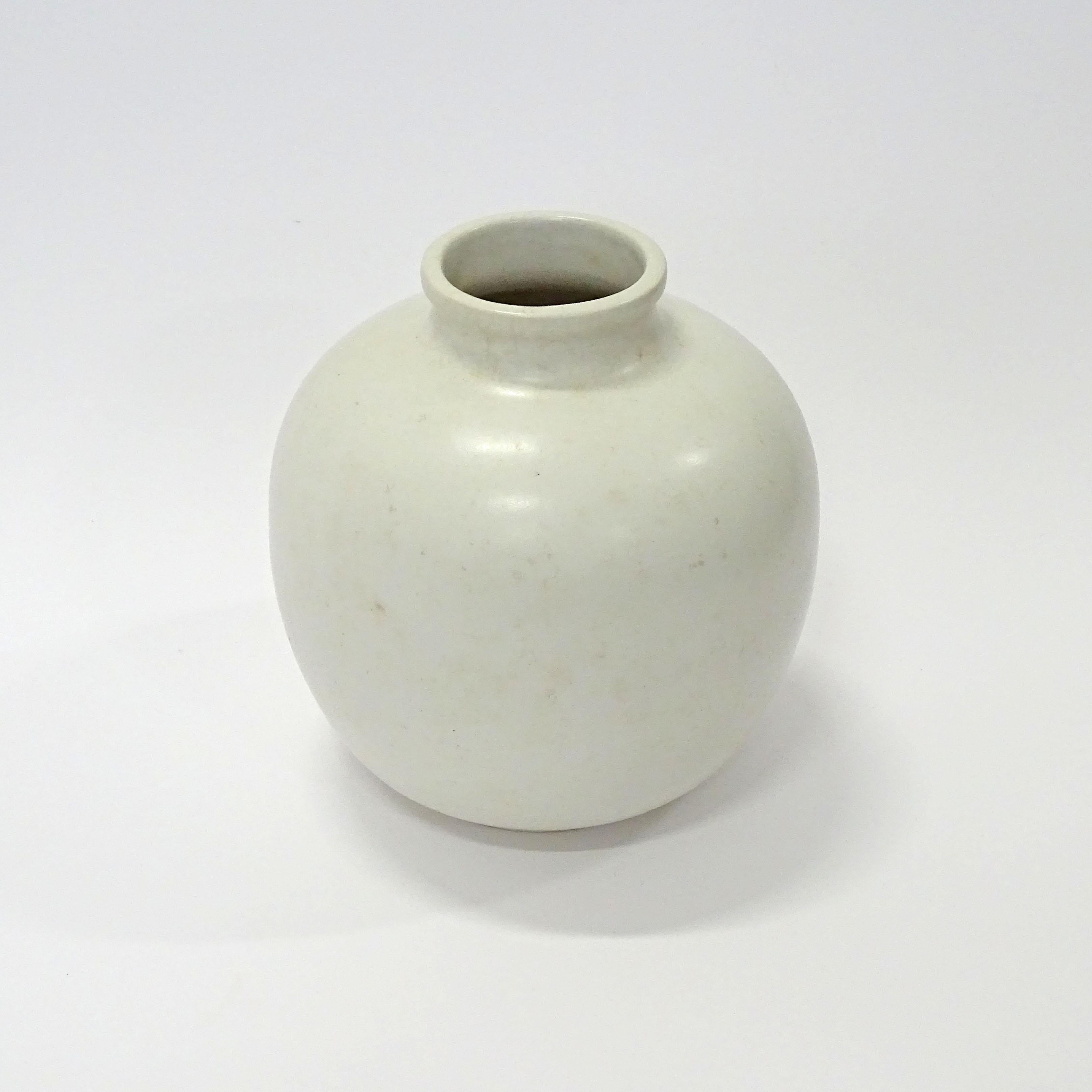 Giovanni Gariboldi White vase for Richard Ginori, Italy 1950s.