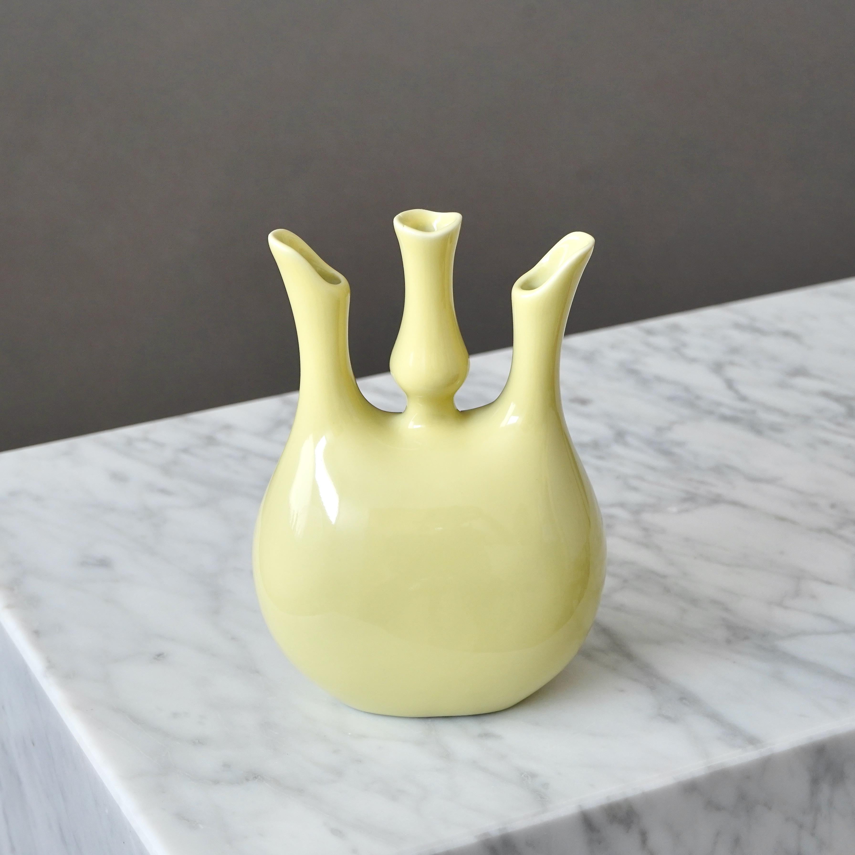 Mid-Century Modern Giovanni Gariboldi Yellow Ceramic Vase for Richard Ginori, Italy, 1950s For Sale