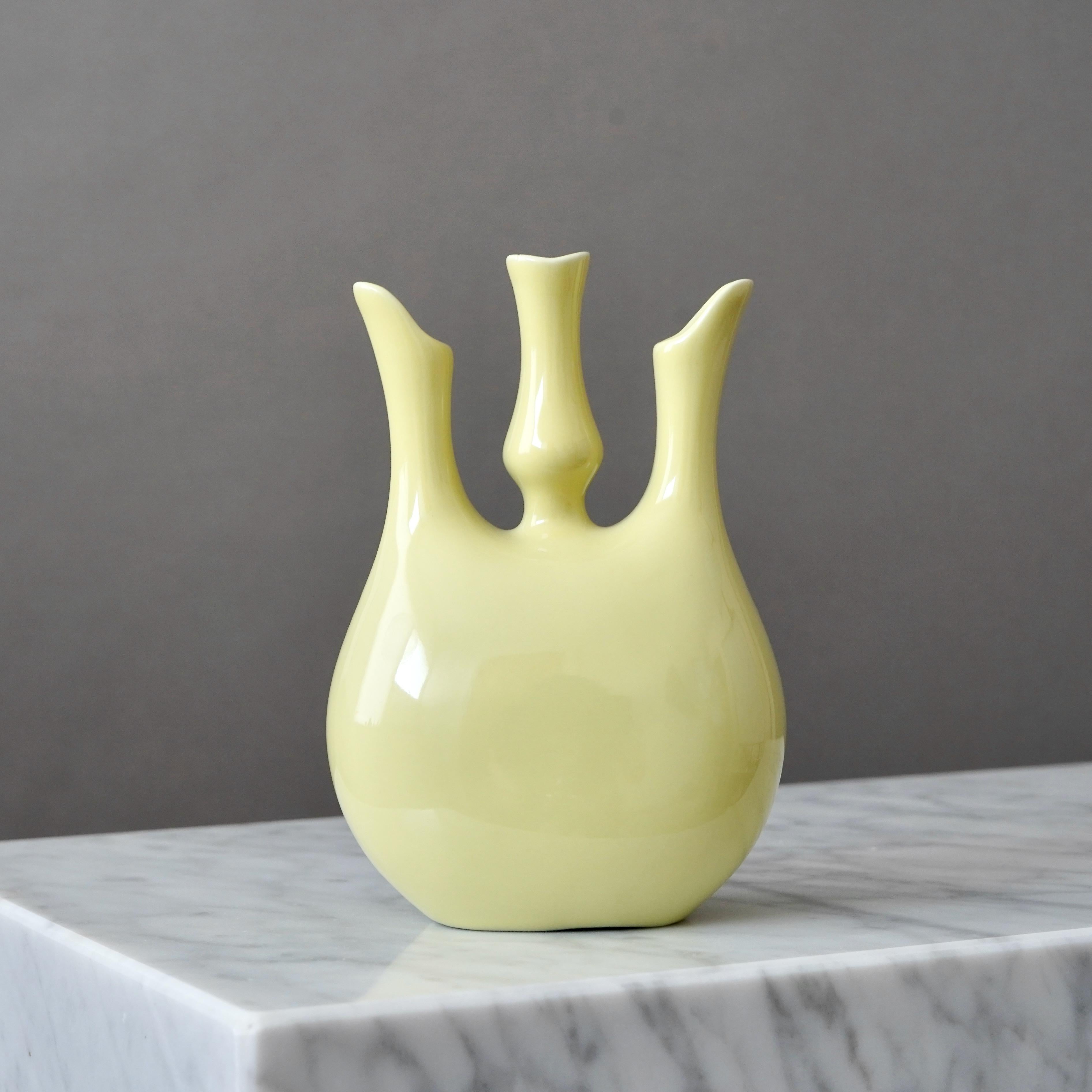 Giovanni Gariboldi Yellow Ceramic Vase for Richard Ginori, Italy, 1950s In Good Condition For Sale In Malmö, SE