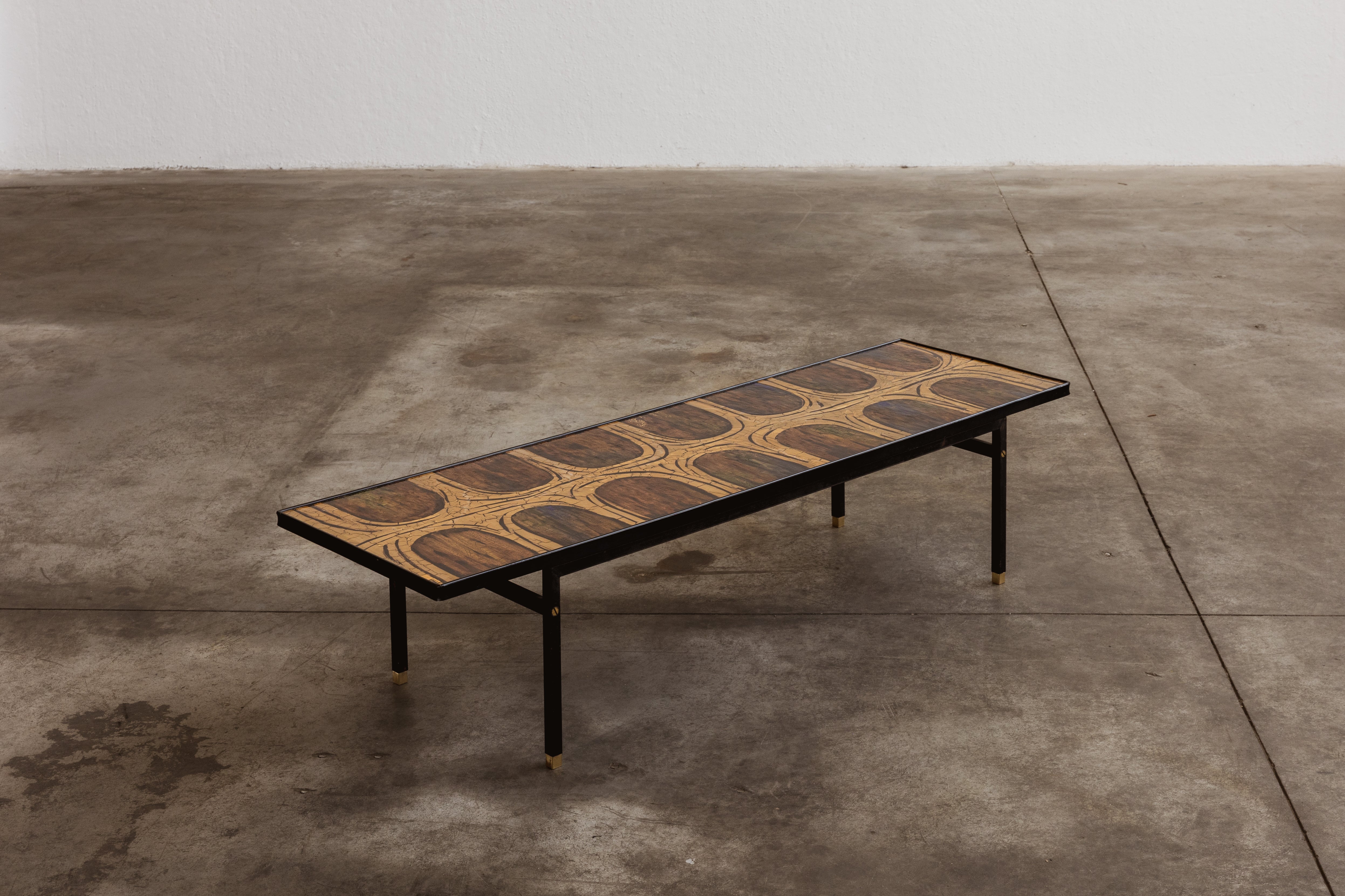 Giovanni Michelucci Couchtisch für die Galleria Vigna Nuova in Florenz, Messing und Kupfer, Italien, 1962. 

Dieser Couchtisch ist ein Einzelstück, das 1962 von Giovanni Michelucci für die Galleria Vigna Nuova in Florenz entworfen wurde. Der