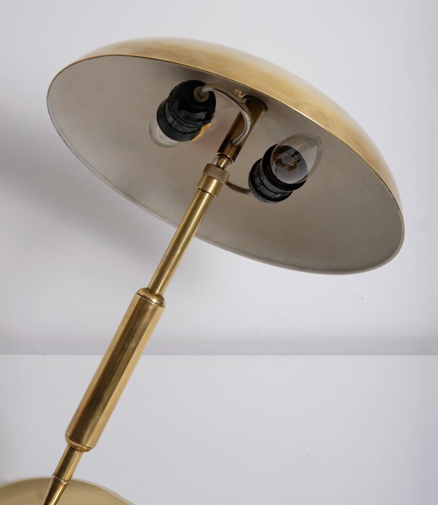 Lampada da tavolo in ottone lucido di Giovanni Michelucci per Lariolux, anni '50 In condizioni buone a Montréal, QC