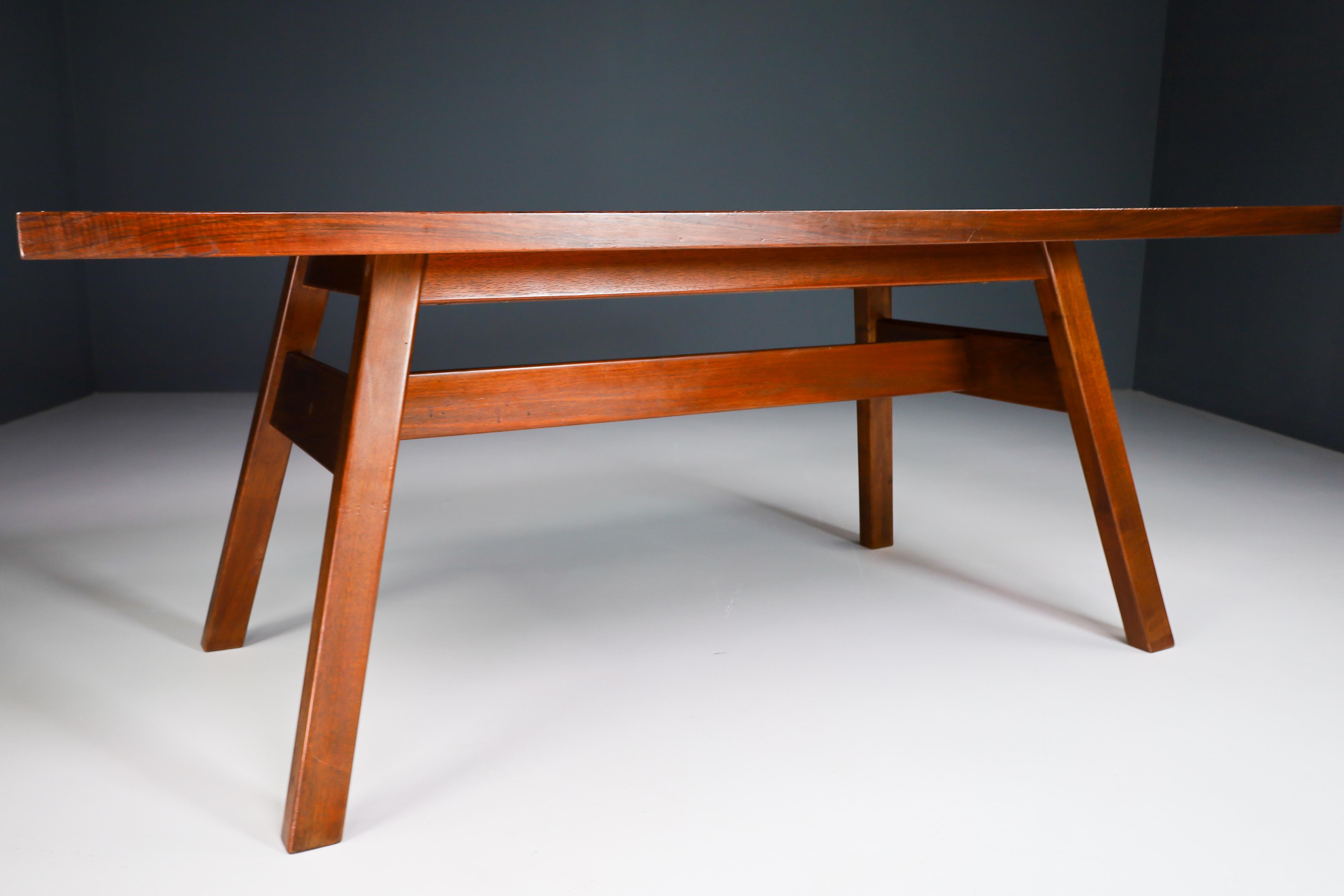 Noyer Giovanni Michelucci pour Poltronova, table et banc 'Torbecchia' en noyer. en vente