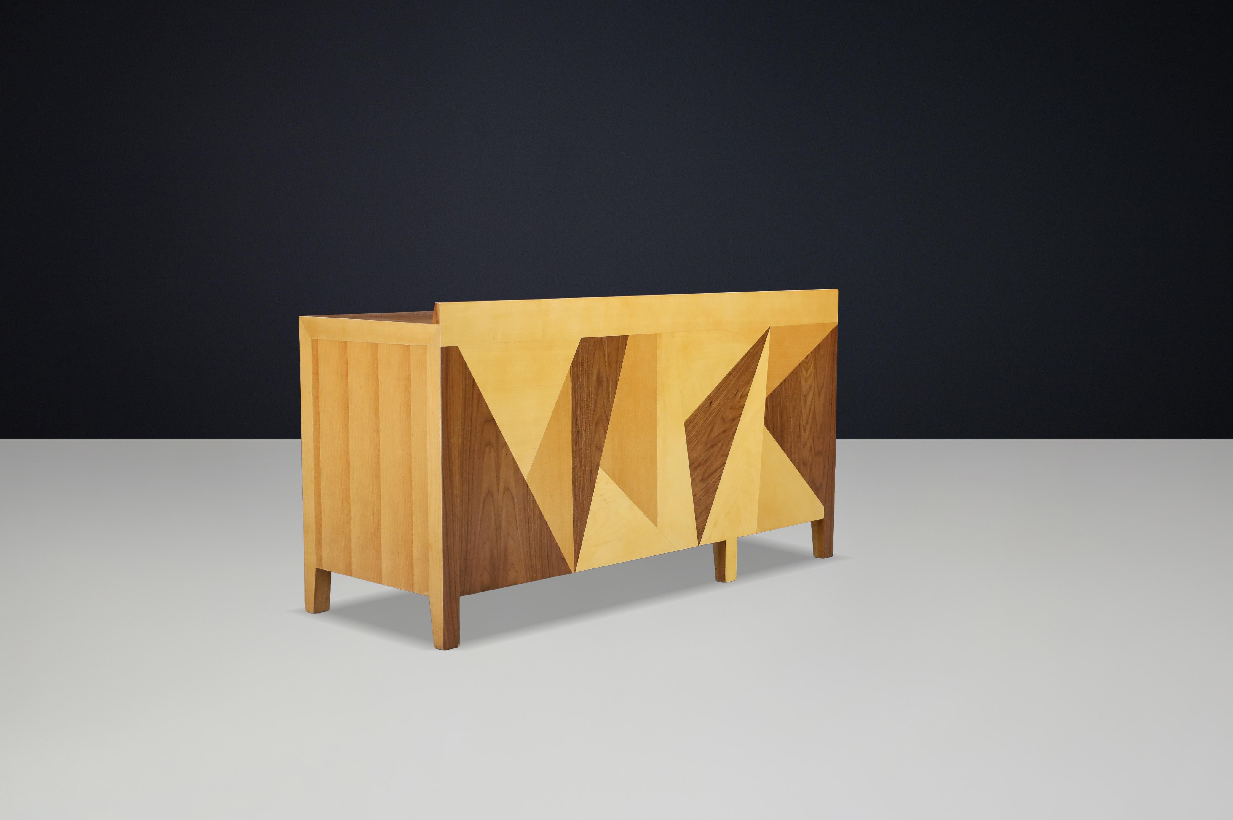 Giovanni Michelucci Geometrischer Schreibtisch mit Intarsien aus Holz, Italien, 1970er Jahre (Italienisch) im Angebot