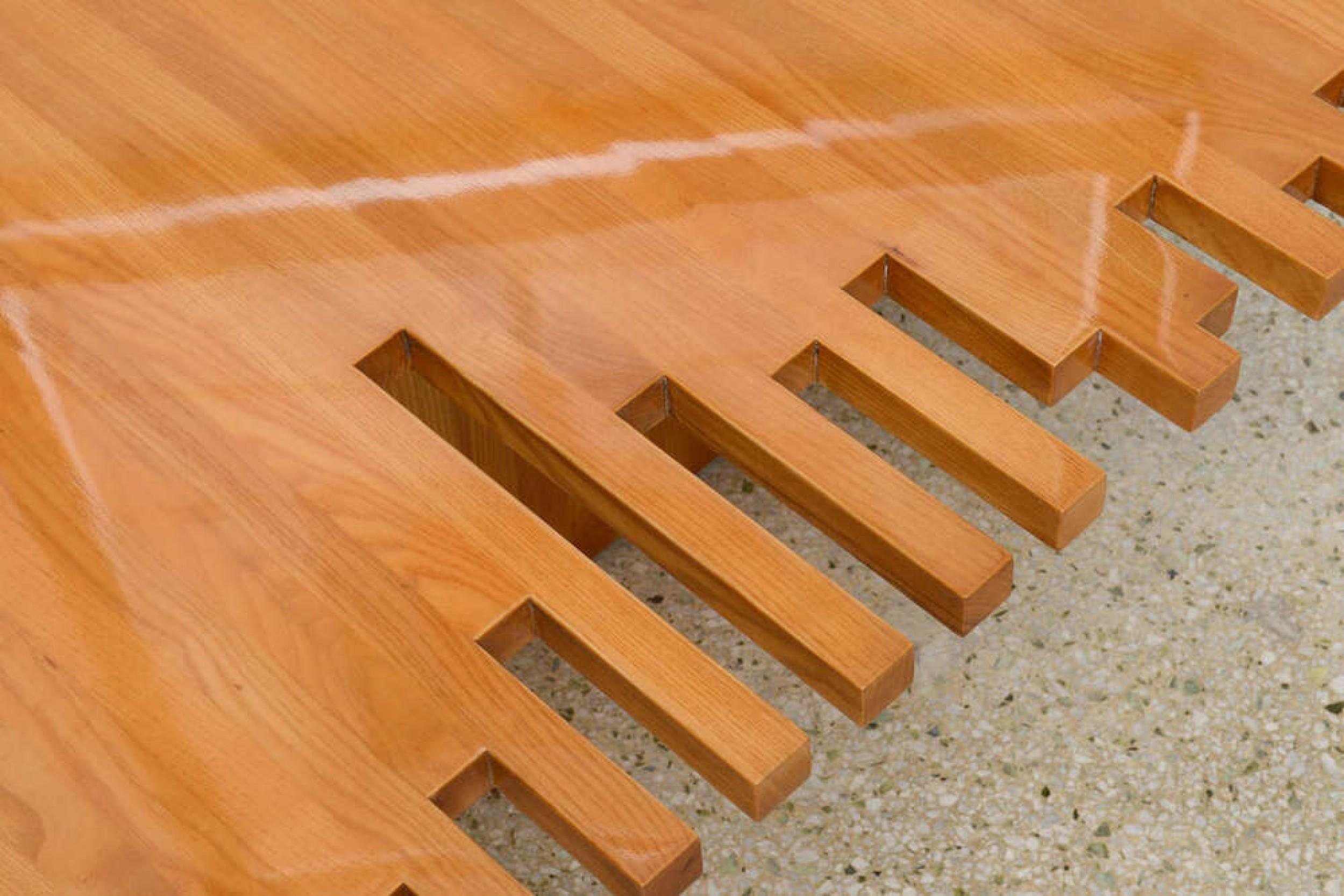 Mid-Century Modern Giovanni Michelucci Italian Mid-Century Low Plank Top Coffee Table (Table basse à plateau en bois) en vente