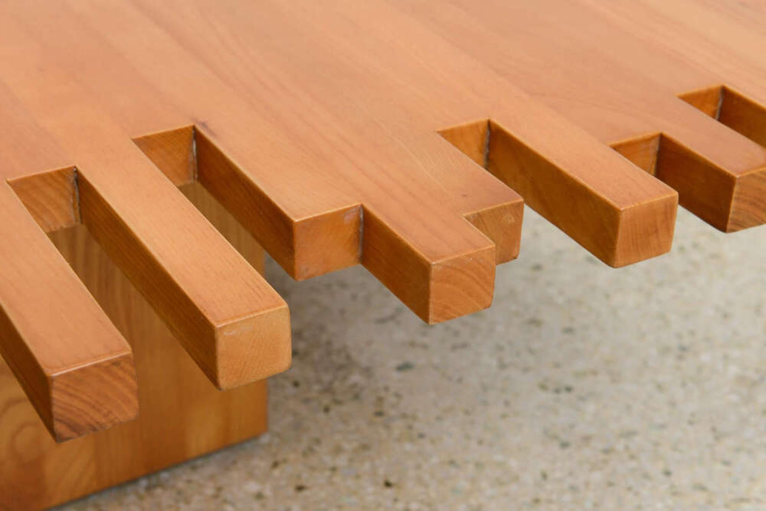 20ième siècle Giovanni Michelucci Italian Mid-Century Low Plank Top Coffee Table (Table basse à plateau en bois) en vente