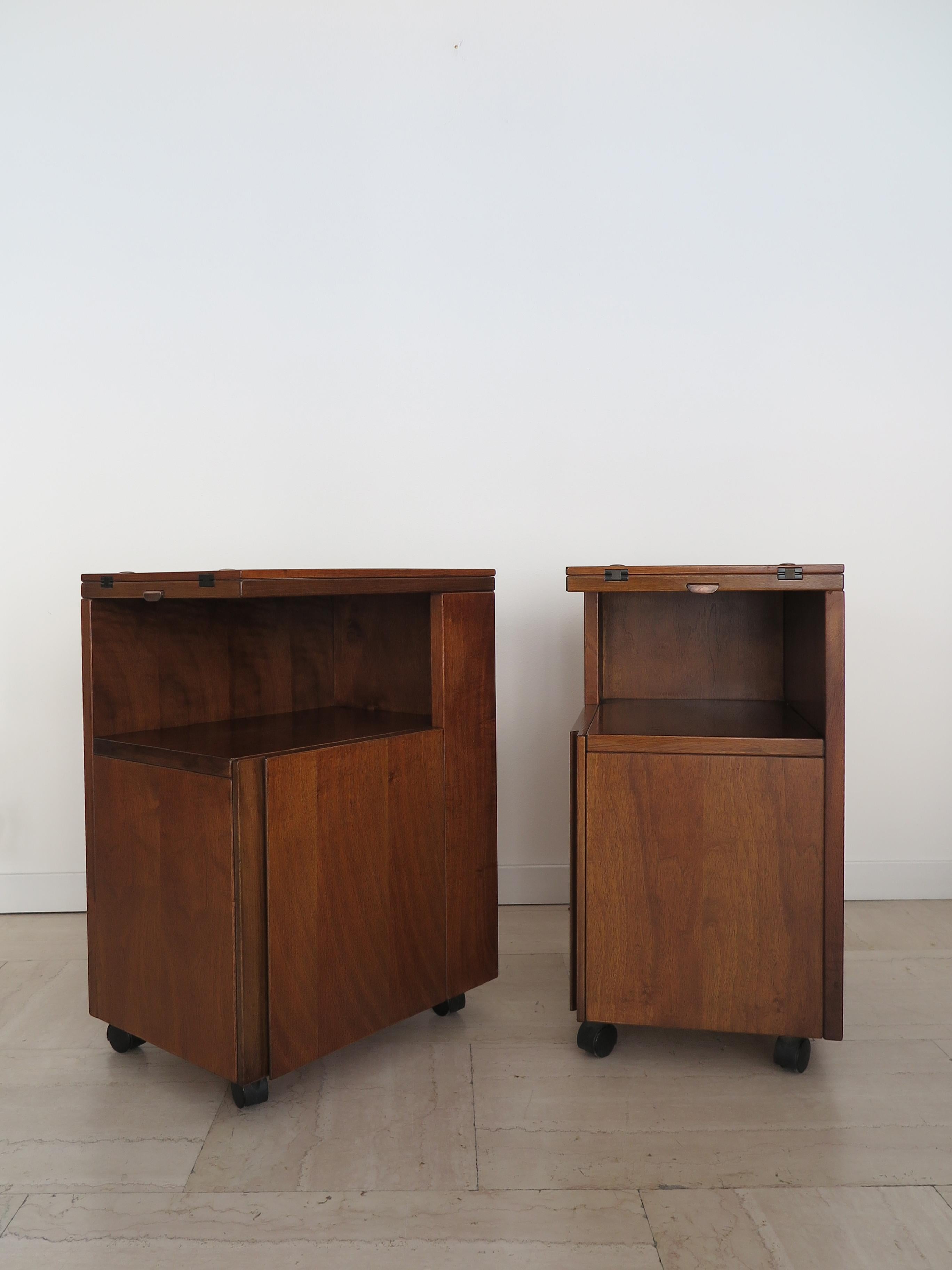 Mid-Century Modern Giovanni Michelucci Poltronova Italian Wood Wood Tables de chevet Nithg Stands 1960s en vente