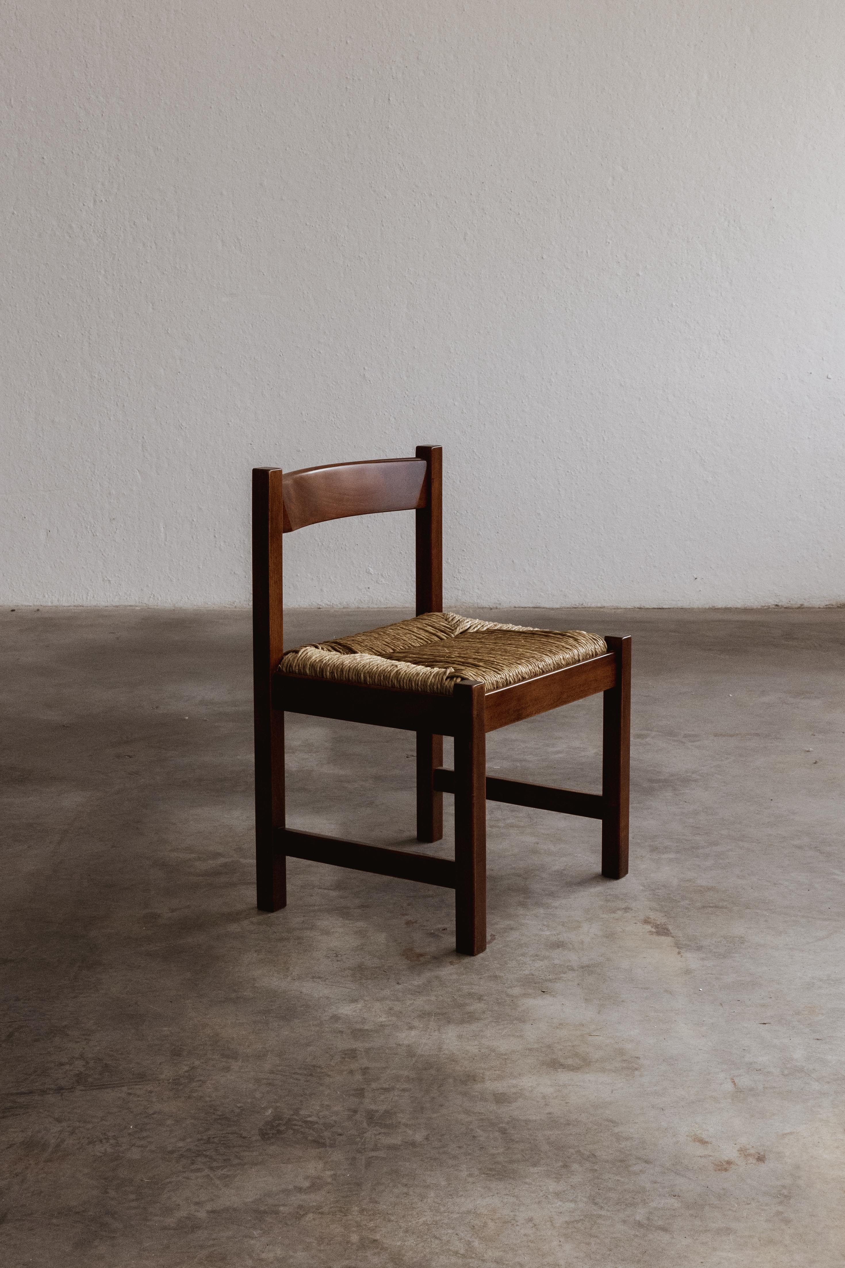 Giovanni Michelucci “Torbecchia” Dining Chairs for Poltronova, Italy, 1964.

Crafted from dark-stained beechwood with woven straw seats, the 