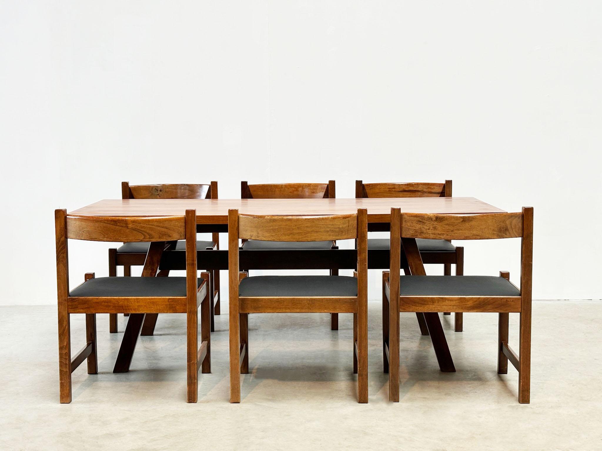 Giovanni Michelucci 'Torbecchia' dining chairs
Beautiful dining chairs by renowned Italian designer Giovanni Michelucci.

He designed these chairs in the 1960s for the famous manufacturer Poltronova.

The seatings have new reupholstered in an new