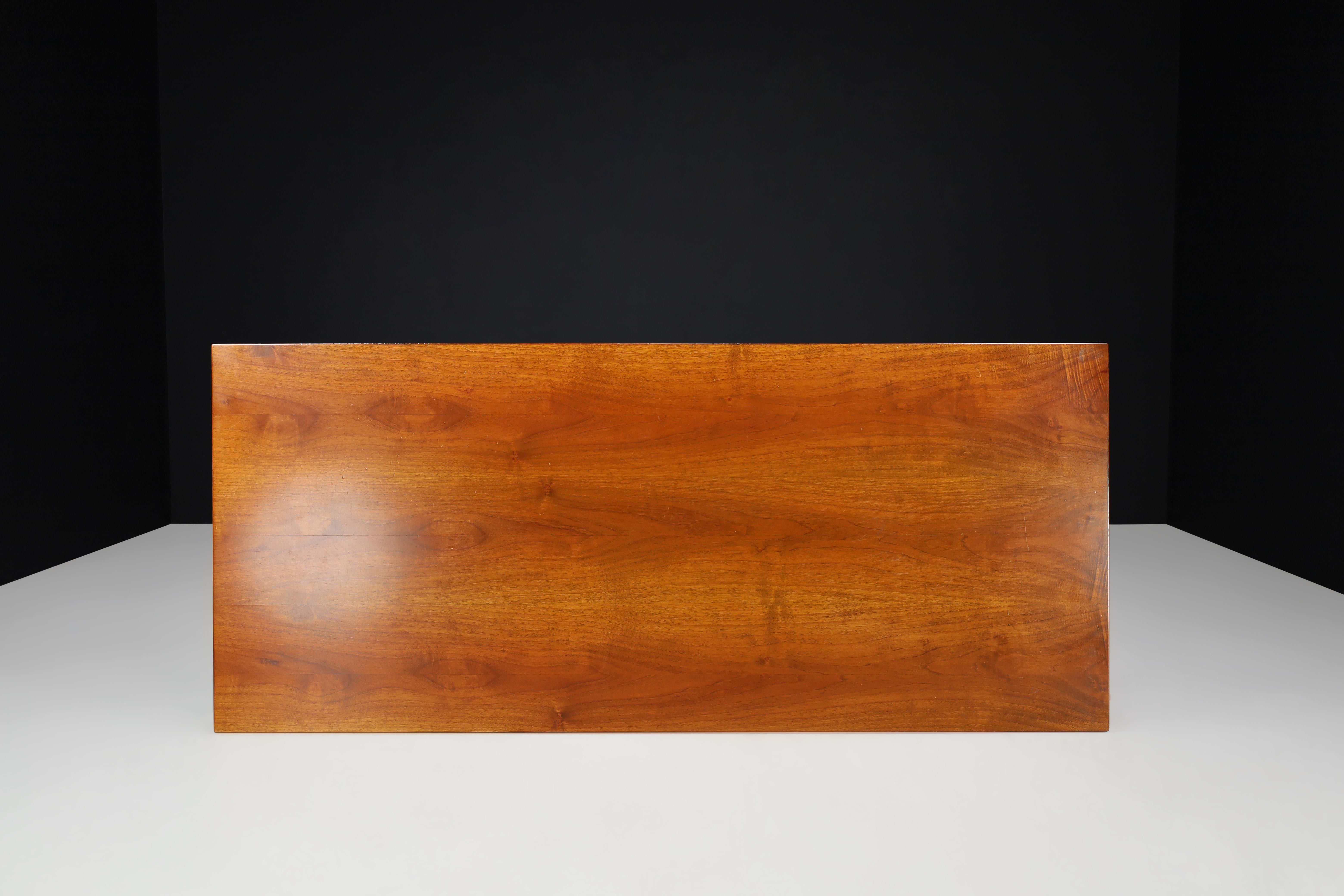 Giovanni Michelucci Walnut Dining Room Table for Poltronova, Italy, 1964  For Sale 3