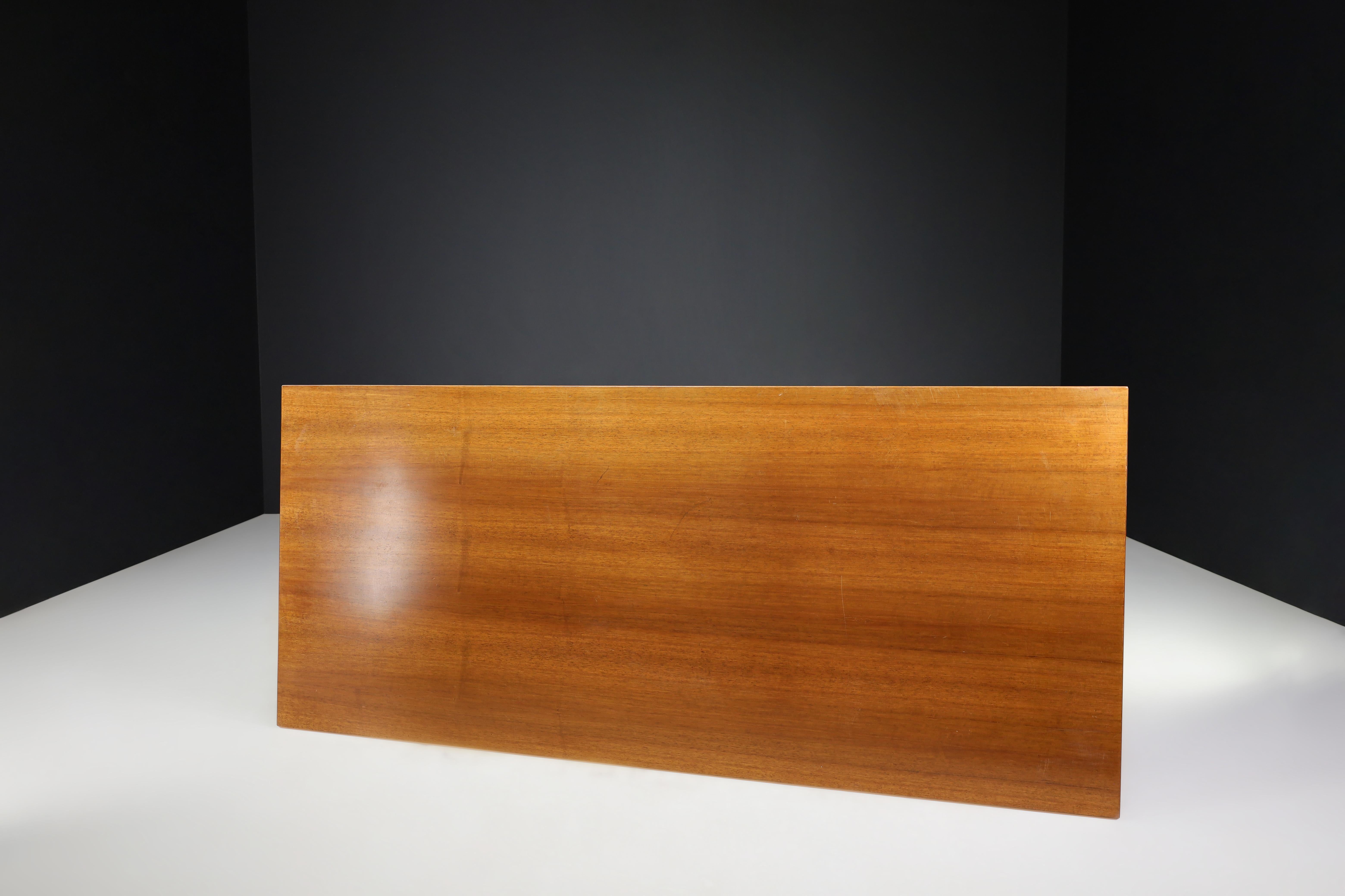 Giovanni Michelucci Walnut Dining Room Table for Poltronova, Italy, 1964 For Sale 4