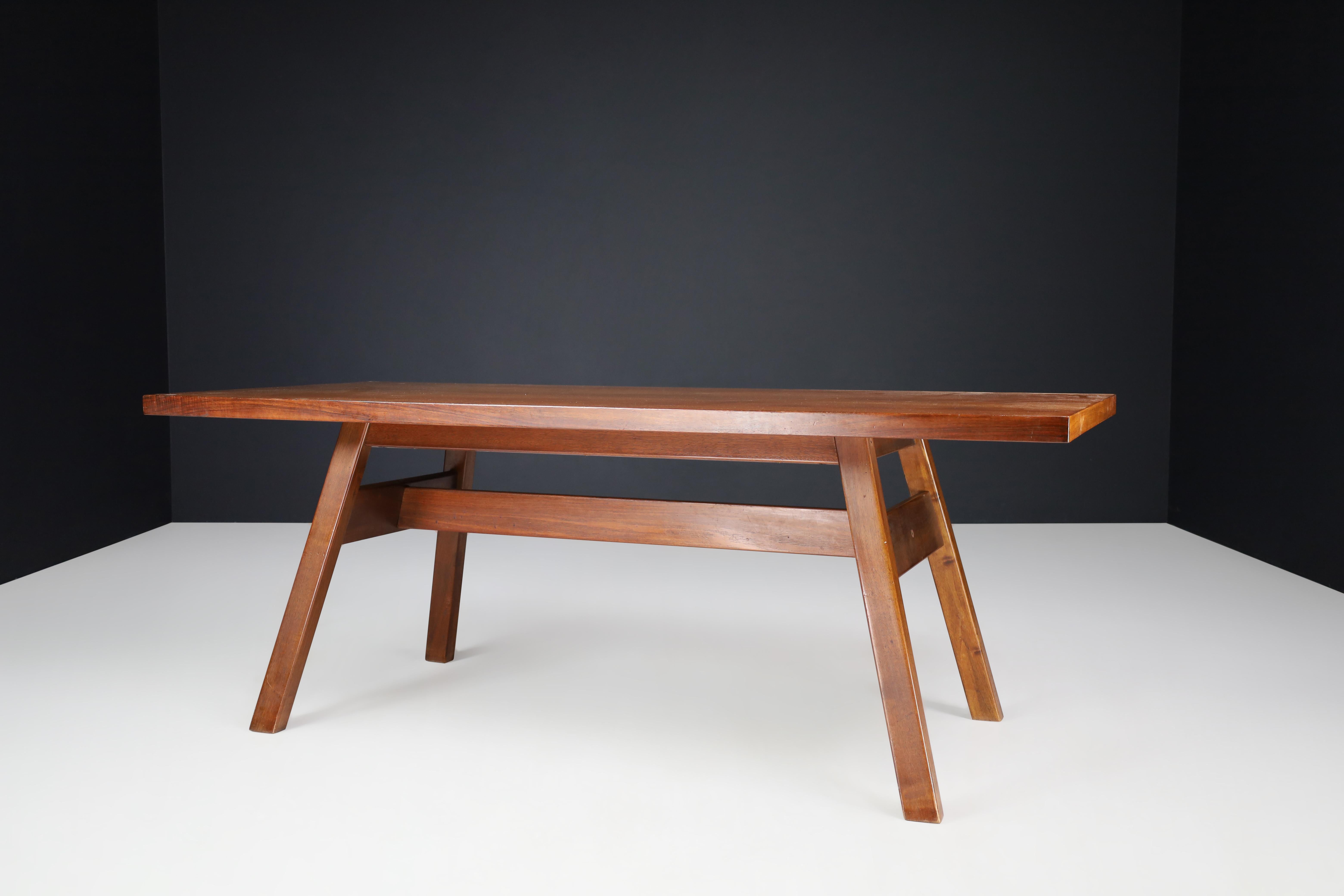 Giovanni Michelucci Walnut Dining Room Table for Poltronova, Italy, 1964

This beautiful Torbecchia Walnut dining room table was designed in 1964 by Giovanni Michelucci for Poltronova in Italy. The table is part of the Torbecchia series and is