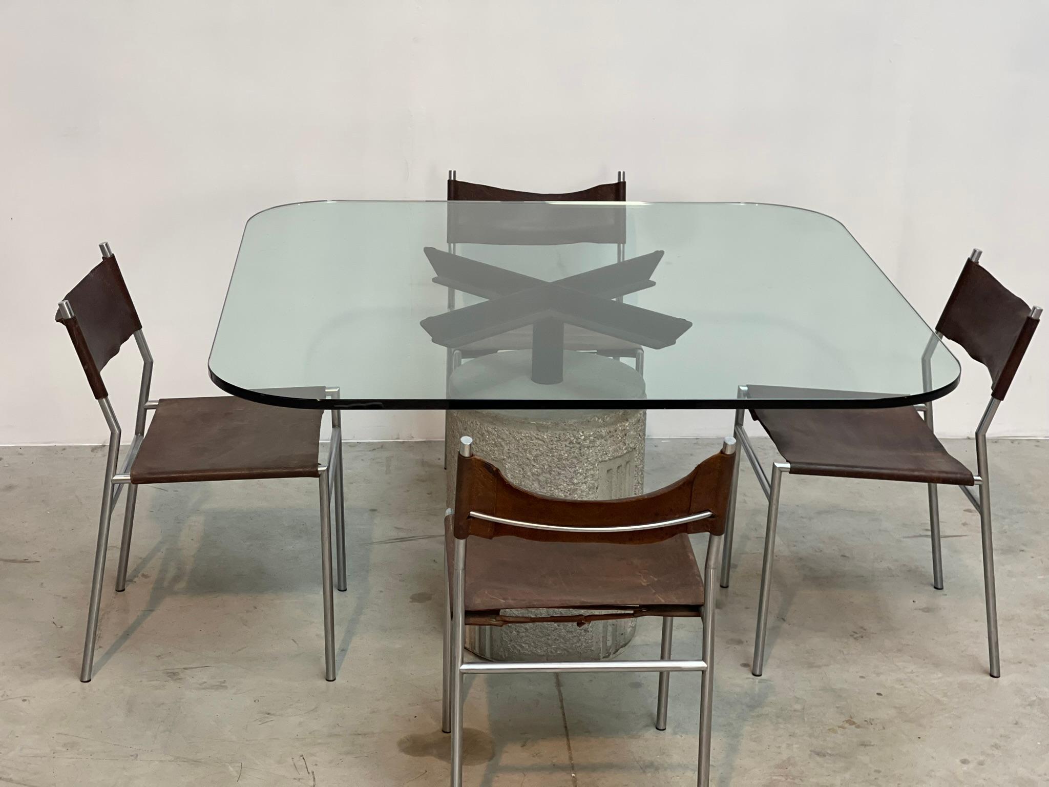 Concrete and metal center or dining table designed by Giovanni Offredi for Saporiti Italy model 'Paracarro'.

The table comes with its original squared with rounded edges table top.

The table base is in a good condition.

1970s -