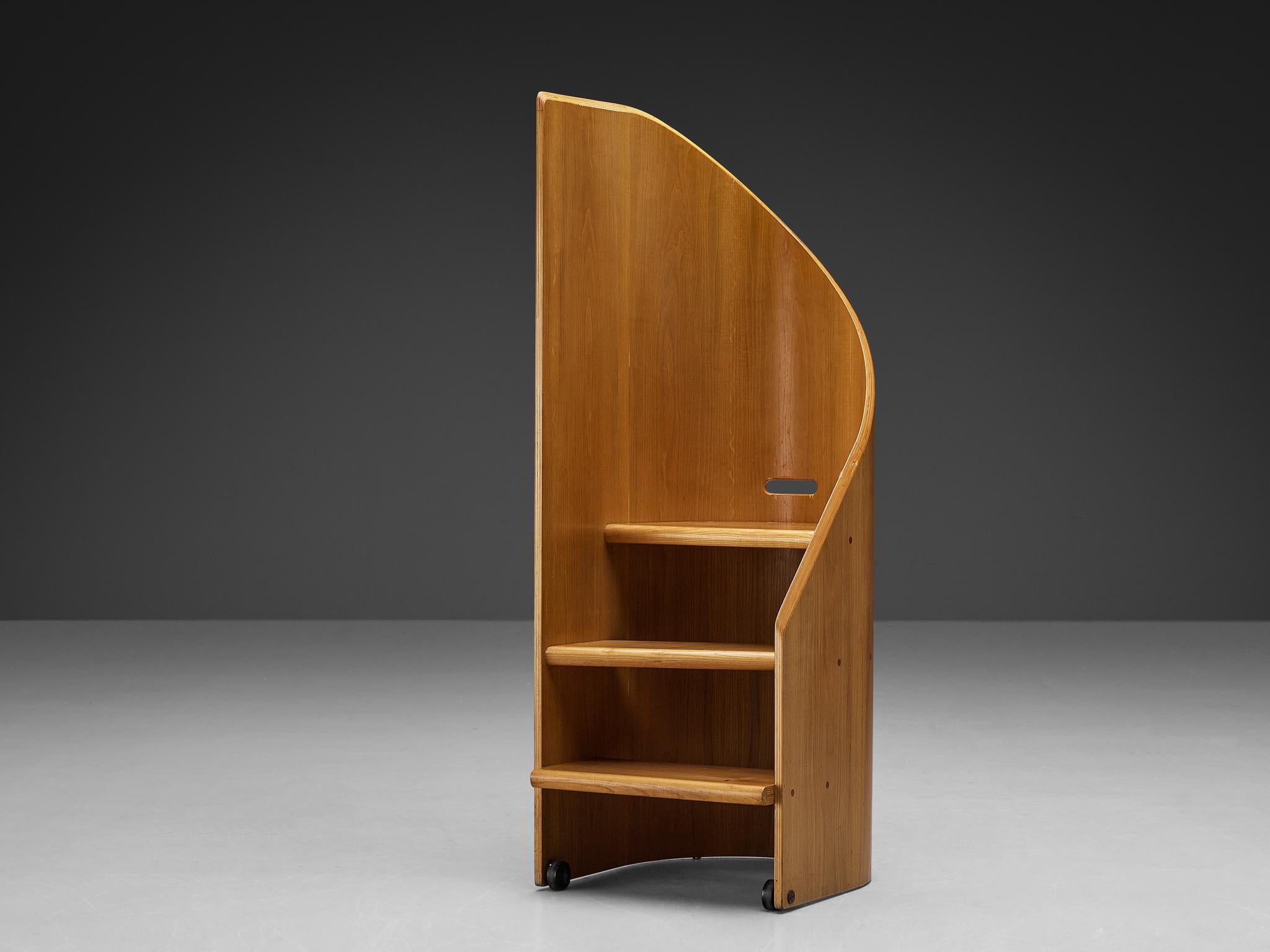 Giovanni Offredi for MC Selvini, 'Elitra' staircase, ash, plywood, brass, Italy, 1980s

A pragmatic and visually appealing staircase created by Italian designer Giovanni Offredi for MC Selvini in the eighties. The design stands out for its curvature