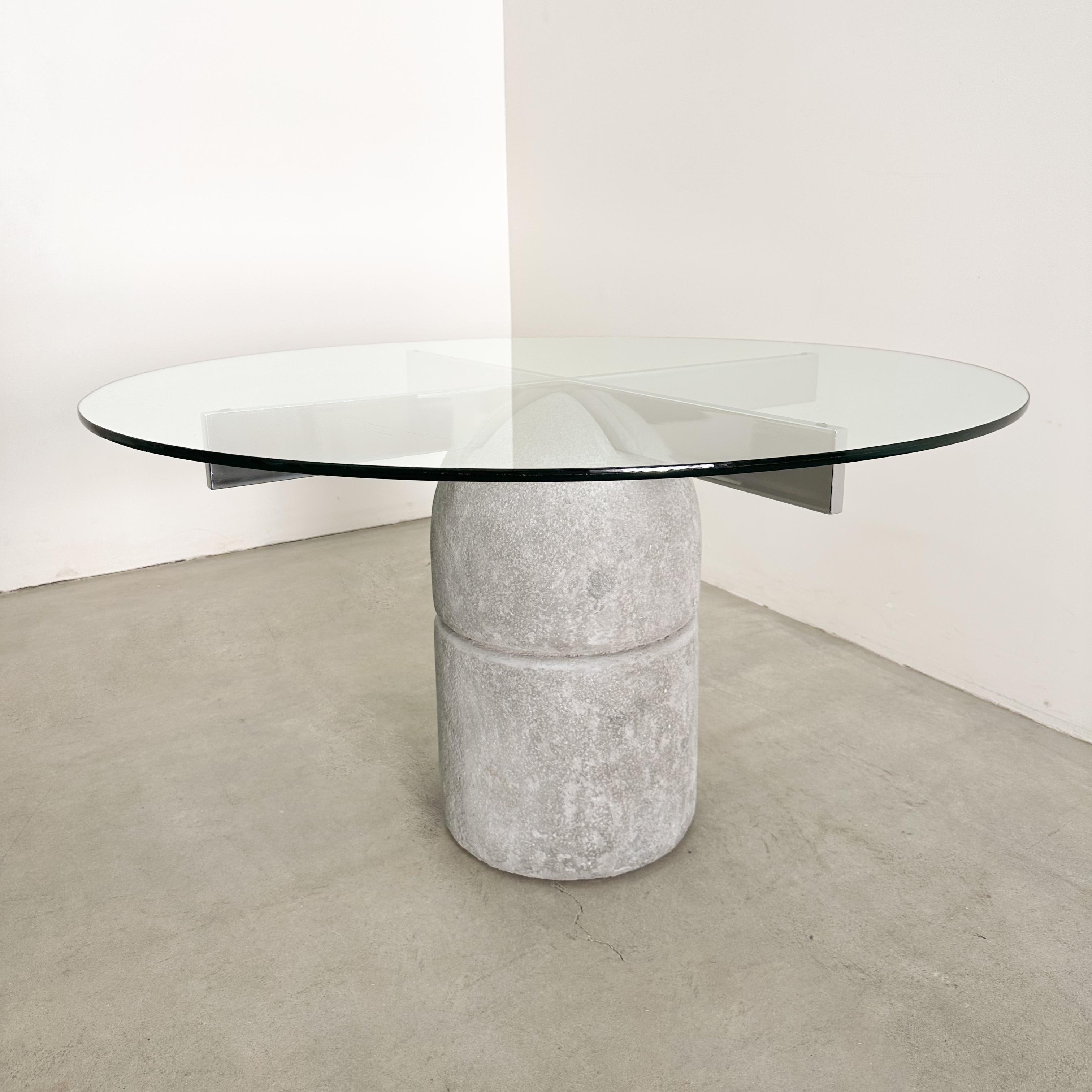 Giovanni Offredi für Saporiti 1970er Esstisch aus Beton, Chrom und Glas. (Ende des 20. Jahrhunderts)