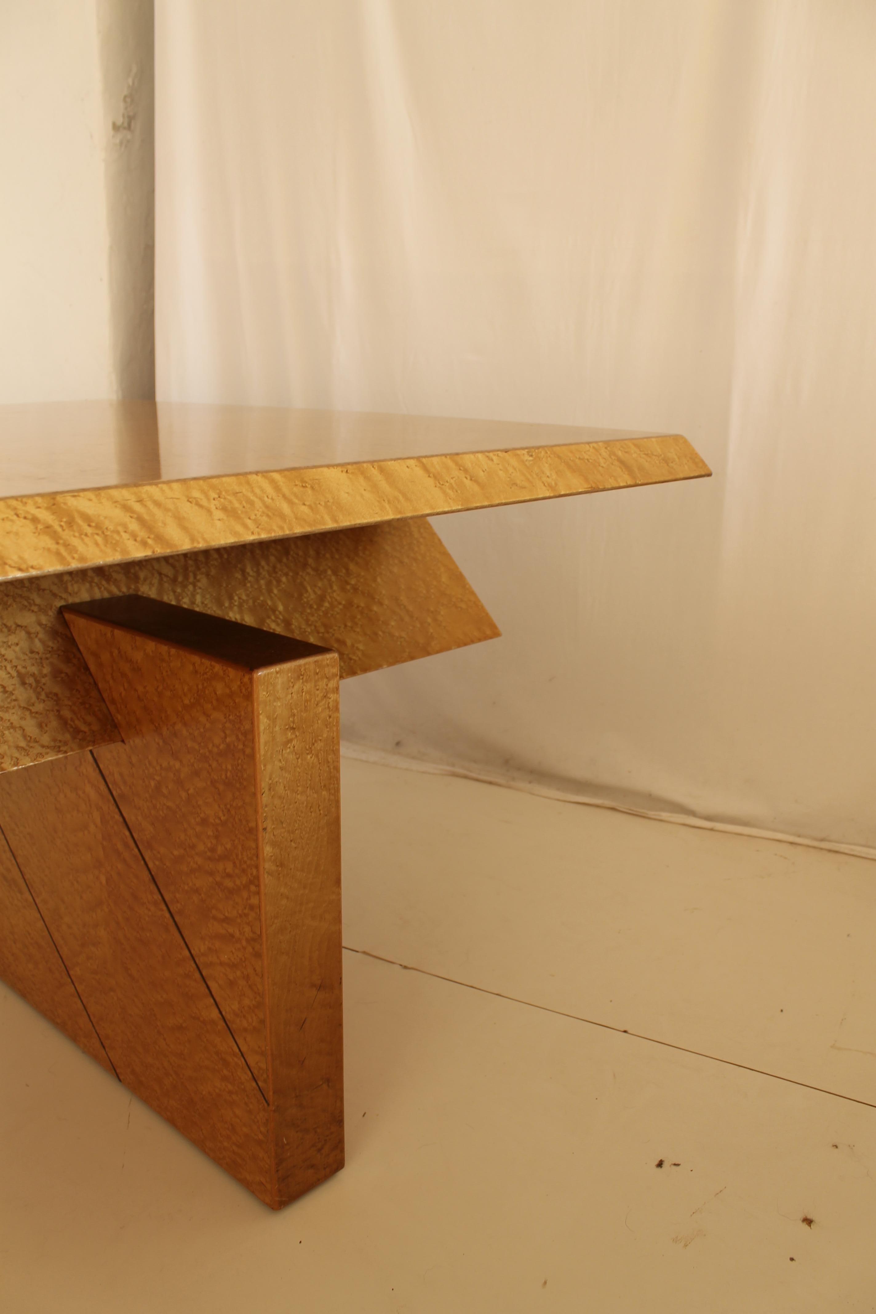 Post-Modern Giovanni Offredi for Saporiti  Executive Desk, Italy, 1980s Maple Wood For Sale