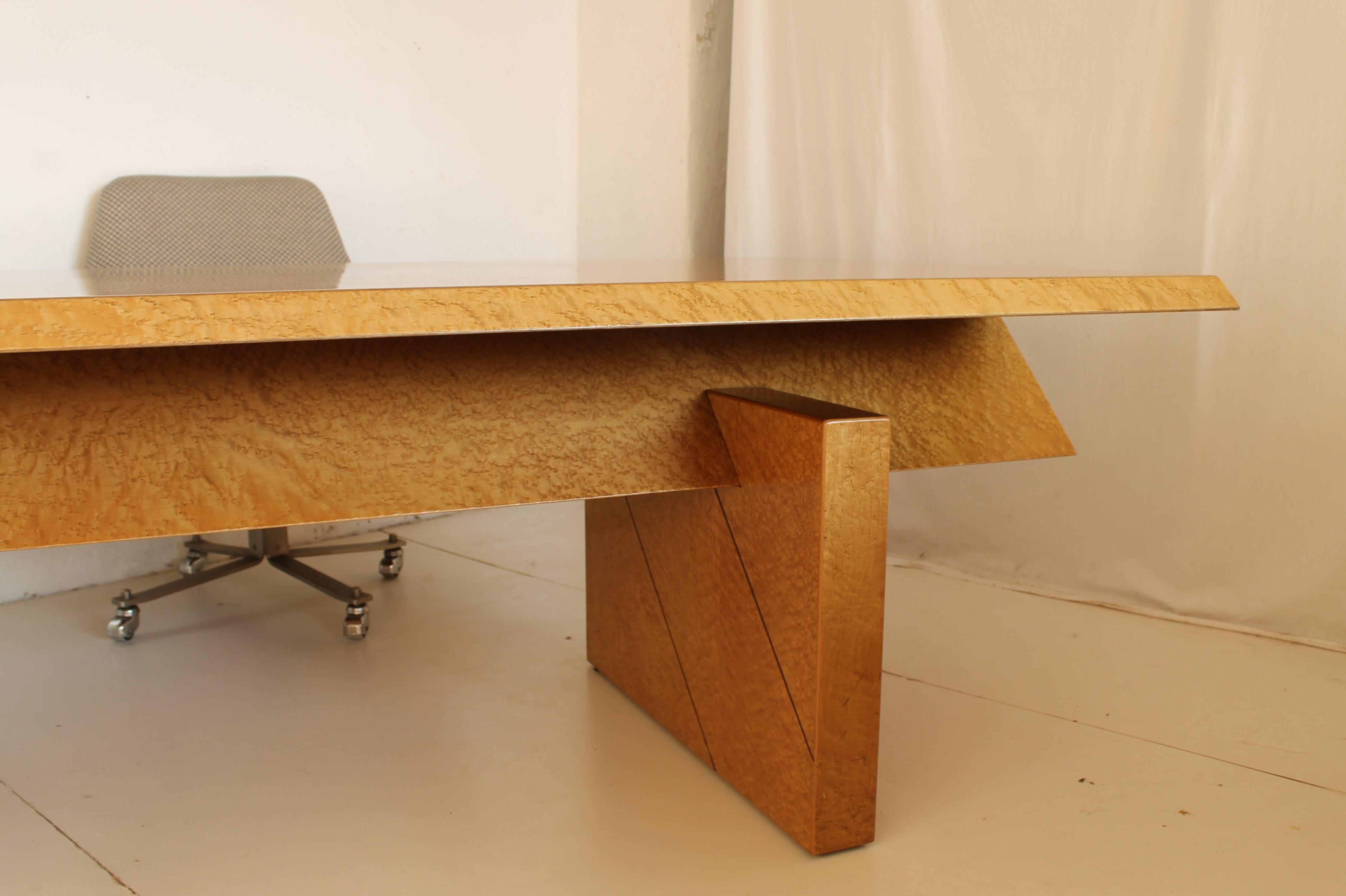 Italian Giovanni Offredi for Saporiti  Executive Desk, Italy, 1980s Maple Wood For Sale