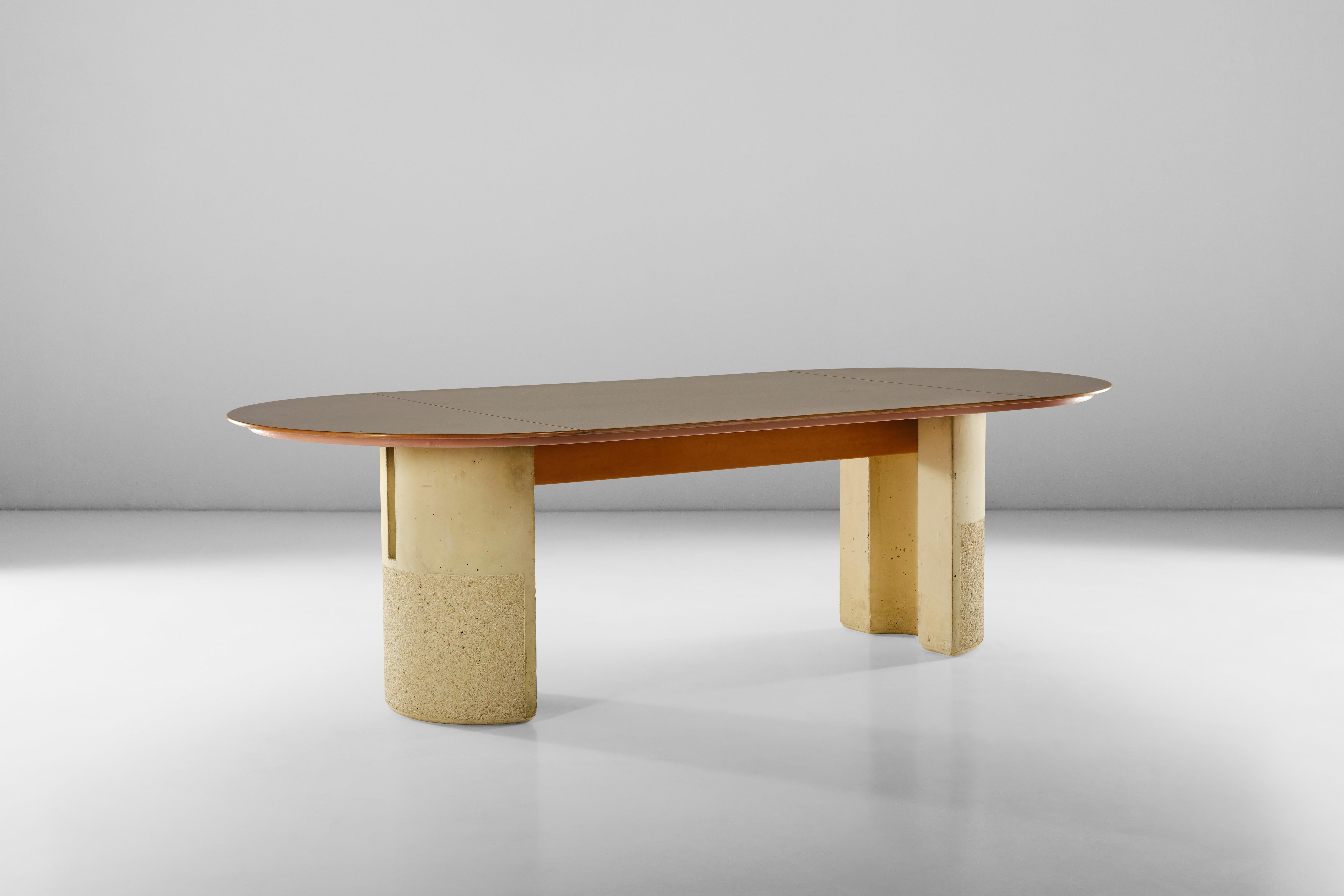 This awesome table with concrete legs and wooden top was designed by Giovanni Offredi per Saporiti in the 90s.
By balancing perfectly the sculptural feeling of the concrete with the warm tones of the wood, this table matches perfectly with