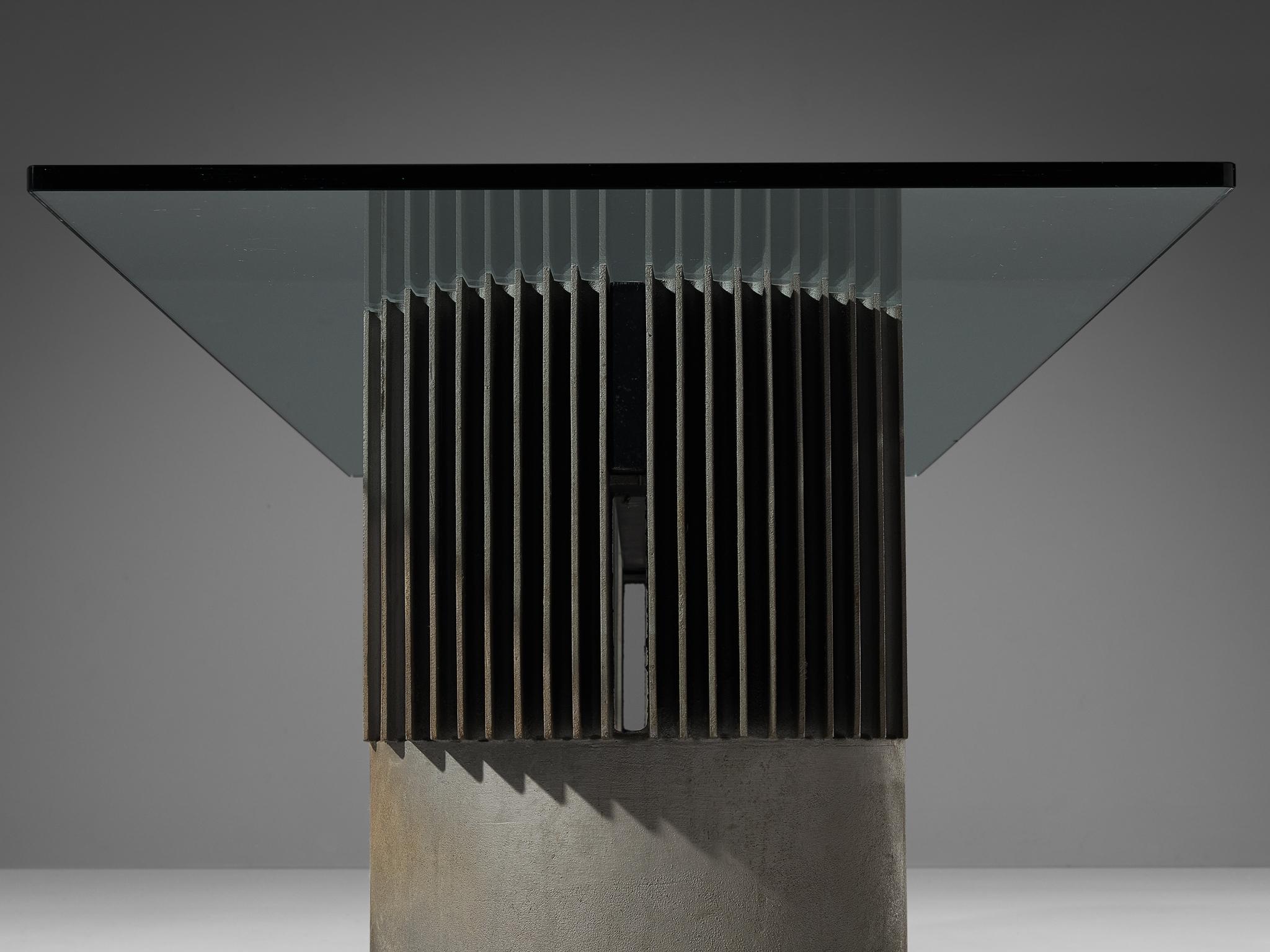 Giovanni Offredi für Saporiti, Esstisch mit skulpturalem Sockel  (Postmoderne) im Angebot