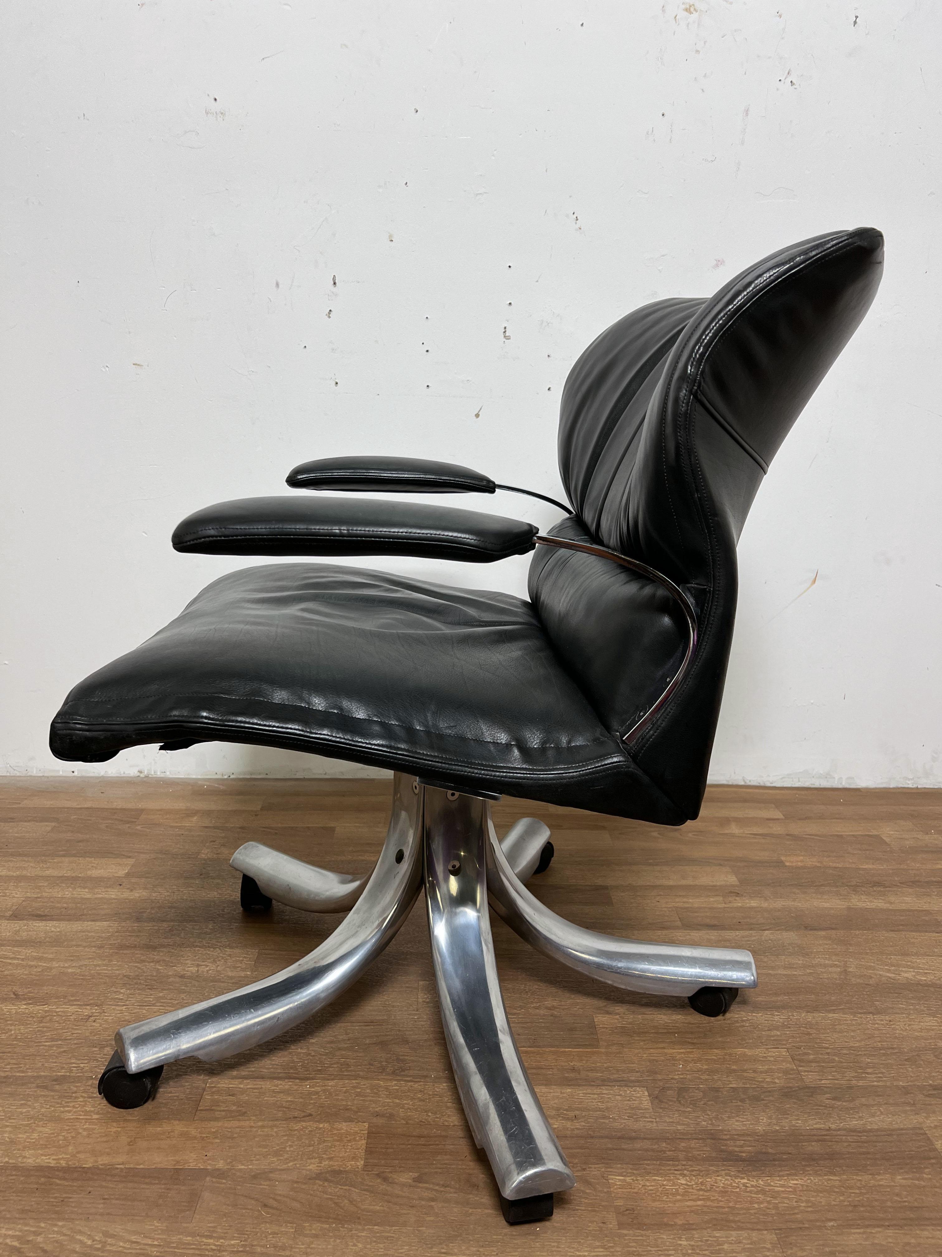 A Saporiti Italia “Onda” executive swivel desk chair in leather with polished steel swivel base designed by Giovanni Offredi, ca. 1970s 