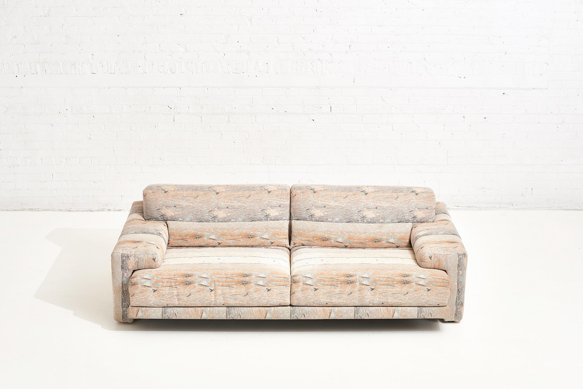 Sofa designed by Giovanni Offredi for Saporiti, Italy. Original condition.
