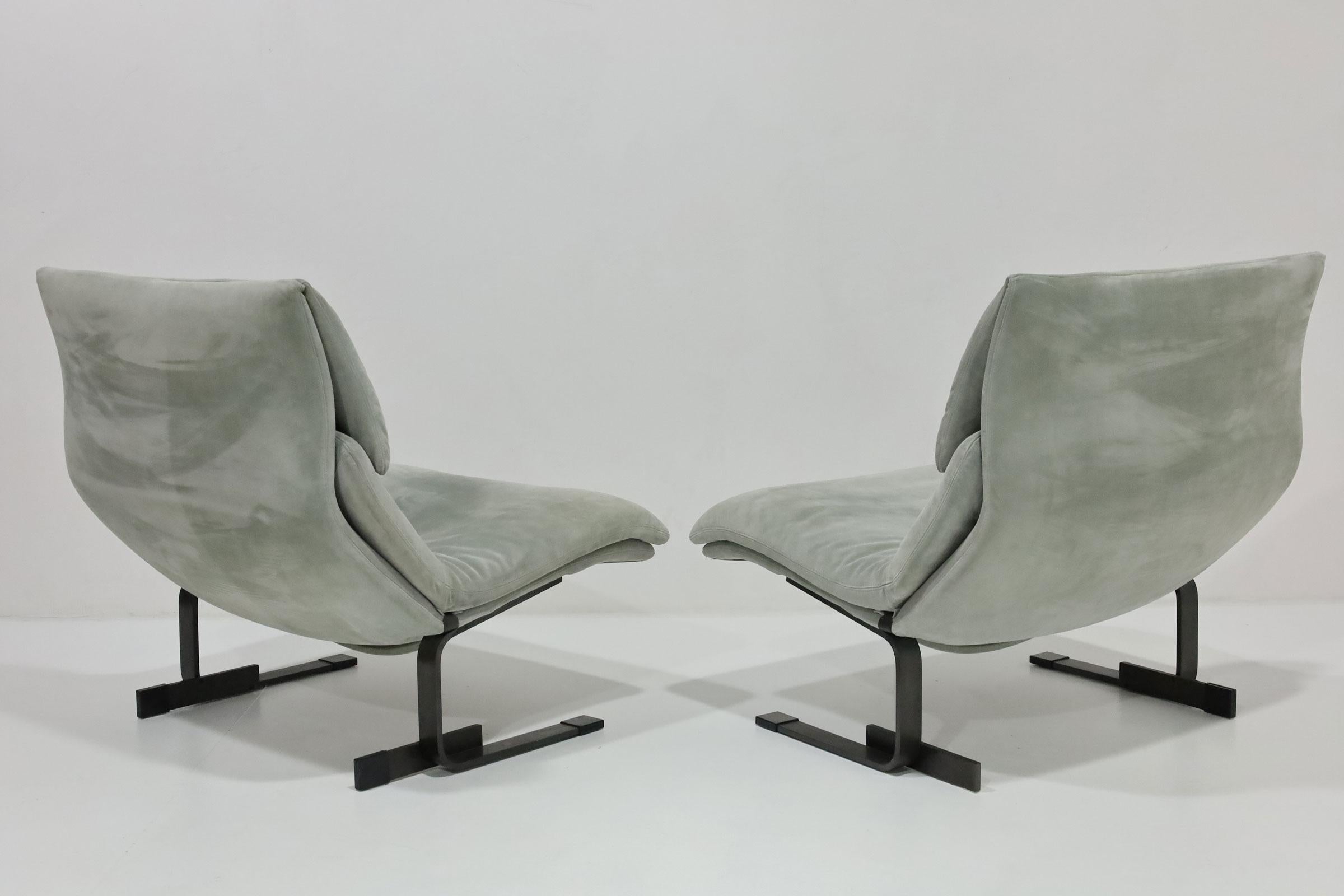 Italian Giovanni Offredi for Saporiti Onda Wave Chairs in Gray Suede and Bronze