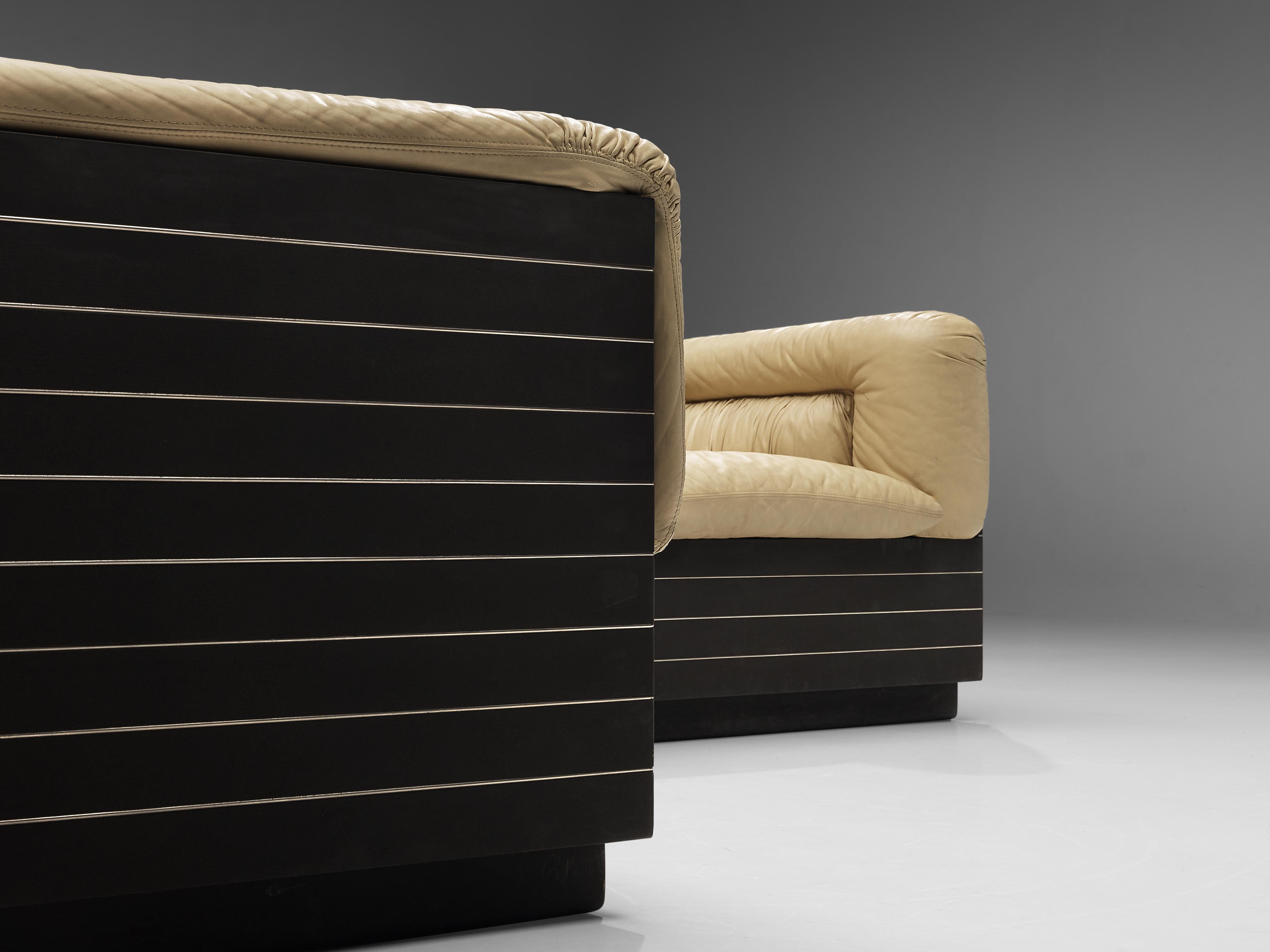 Tissu d'ameublement Giovanni Offredi pour Saporiti paire de chaises longues en cuir en vente