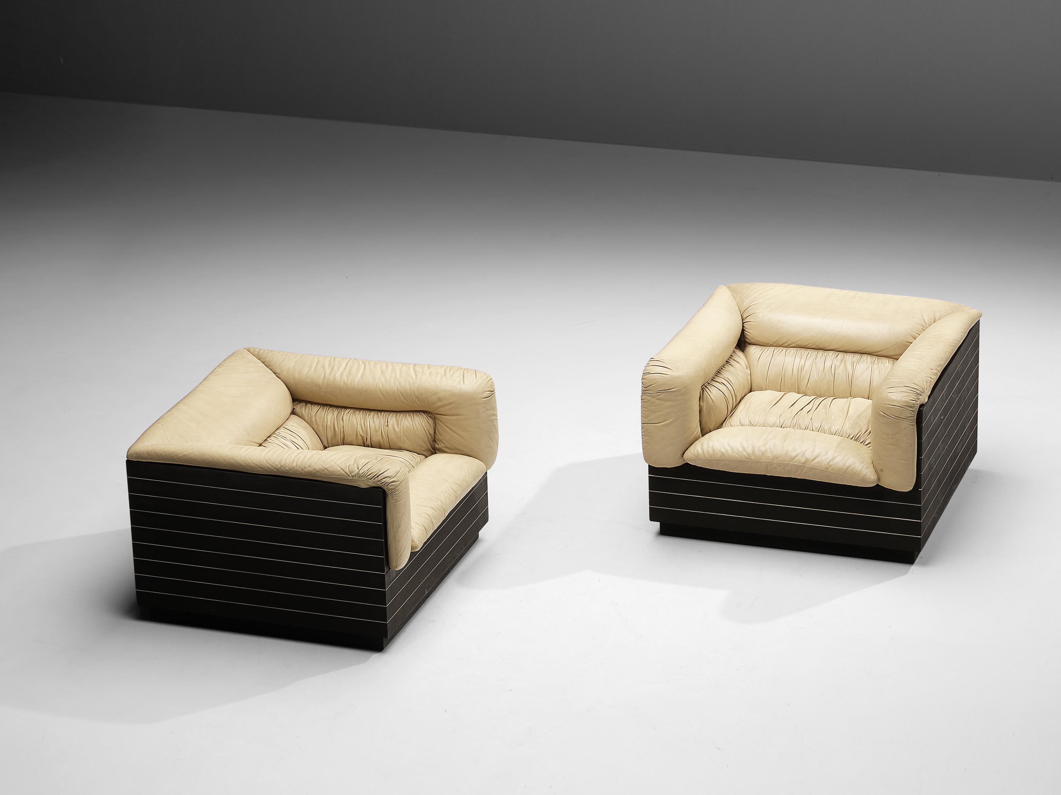 Giovanni Offredi for Saporiti Pair of Lounge Chairs in Leather For Sale 2