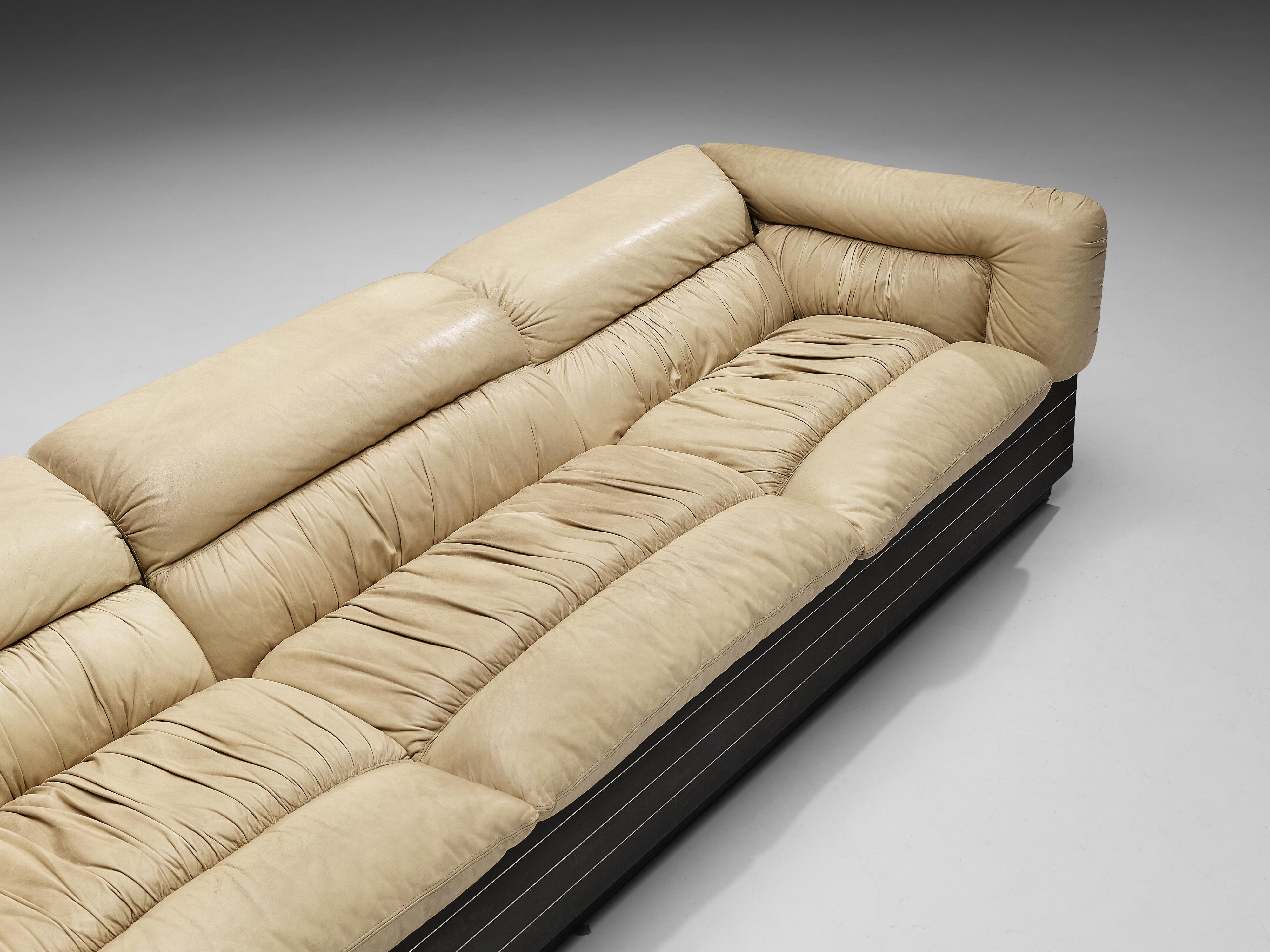 Giovanni Offredi for Saporiti Sofa in Beige Leather For Sale 3