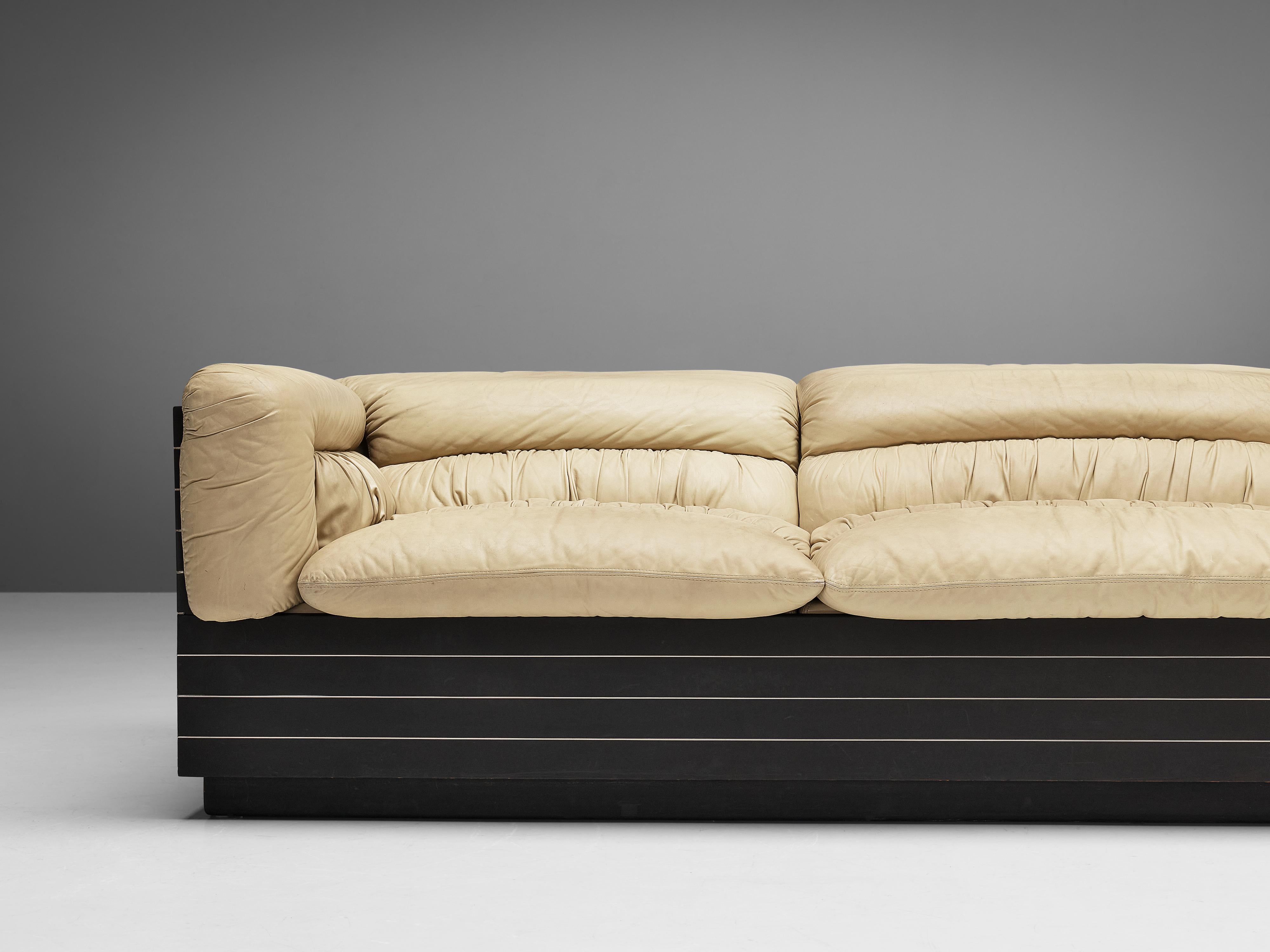 Late 20th Century Giovanni Offredi for Saporiti Sofa in Beige Leather For Sale