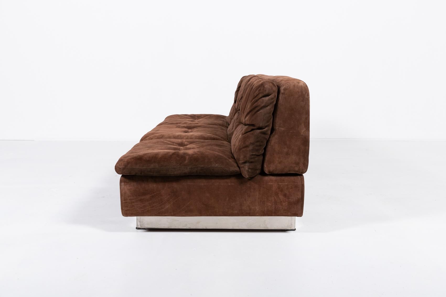 Giovanni Offredi for Saporiti suede sofa, Italy 1970’s In Good Condition For Sale In TOLLEBEEK, NL