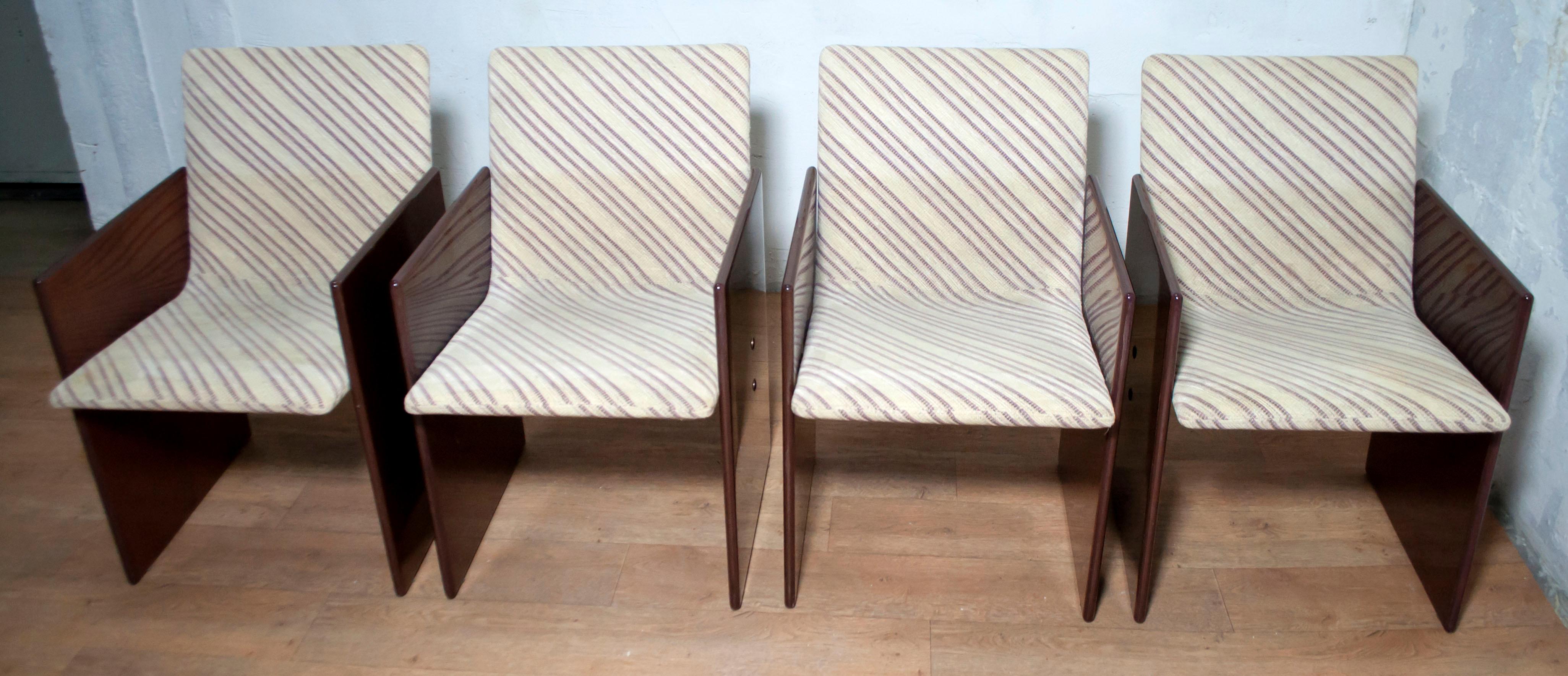 Giovanni Offredi Italian Dining Chairs Missoni Fabric by Saporiti 1970 Walnut In Good Condition In Puglia, Puglia