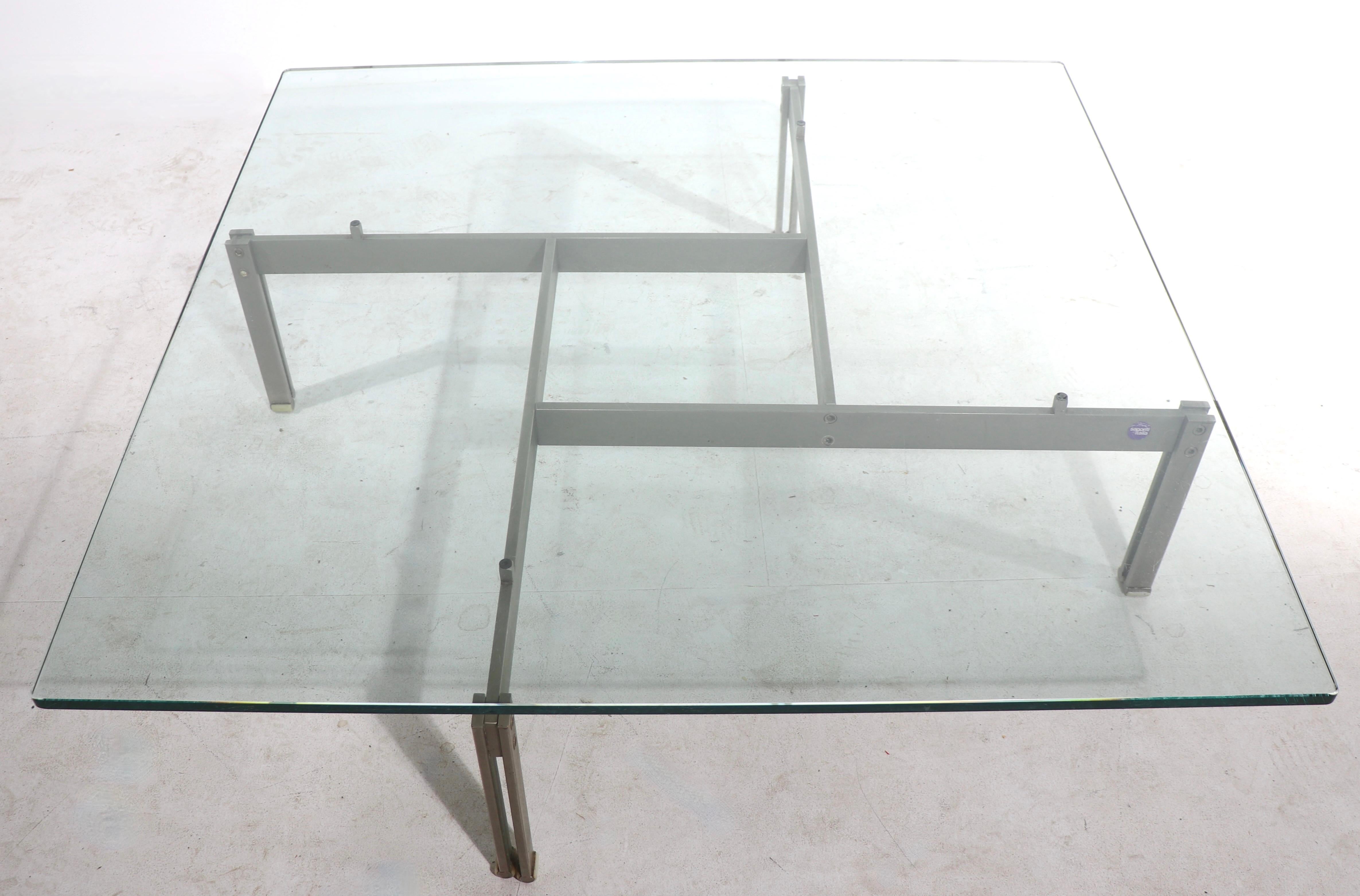 Italian Giovanni Offredi Onda Glass Coffee Table for Saporiti ca. 1970's For Sale