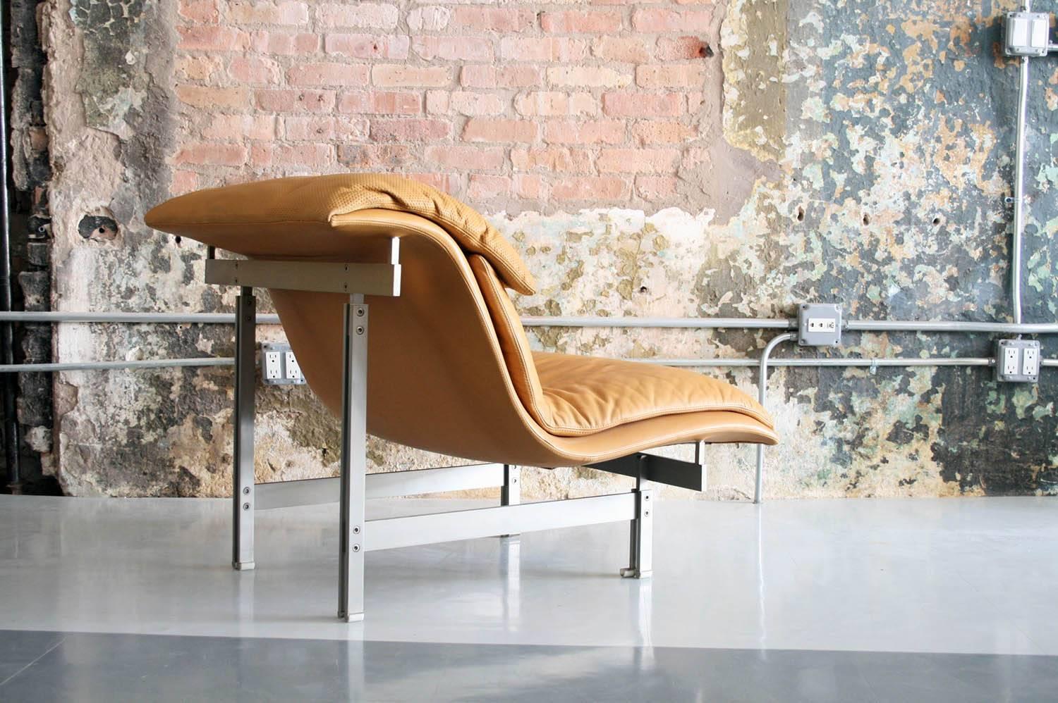 Mid-Century Modern Giovanni Offredi Onda Lounge Chair in Original Leather for Saporiti Italia