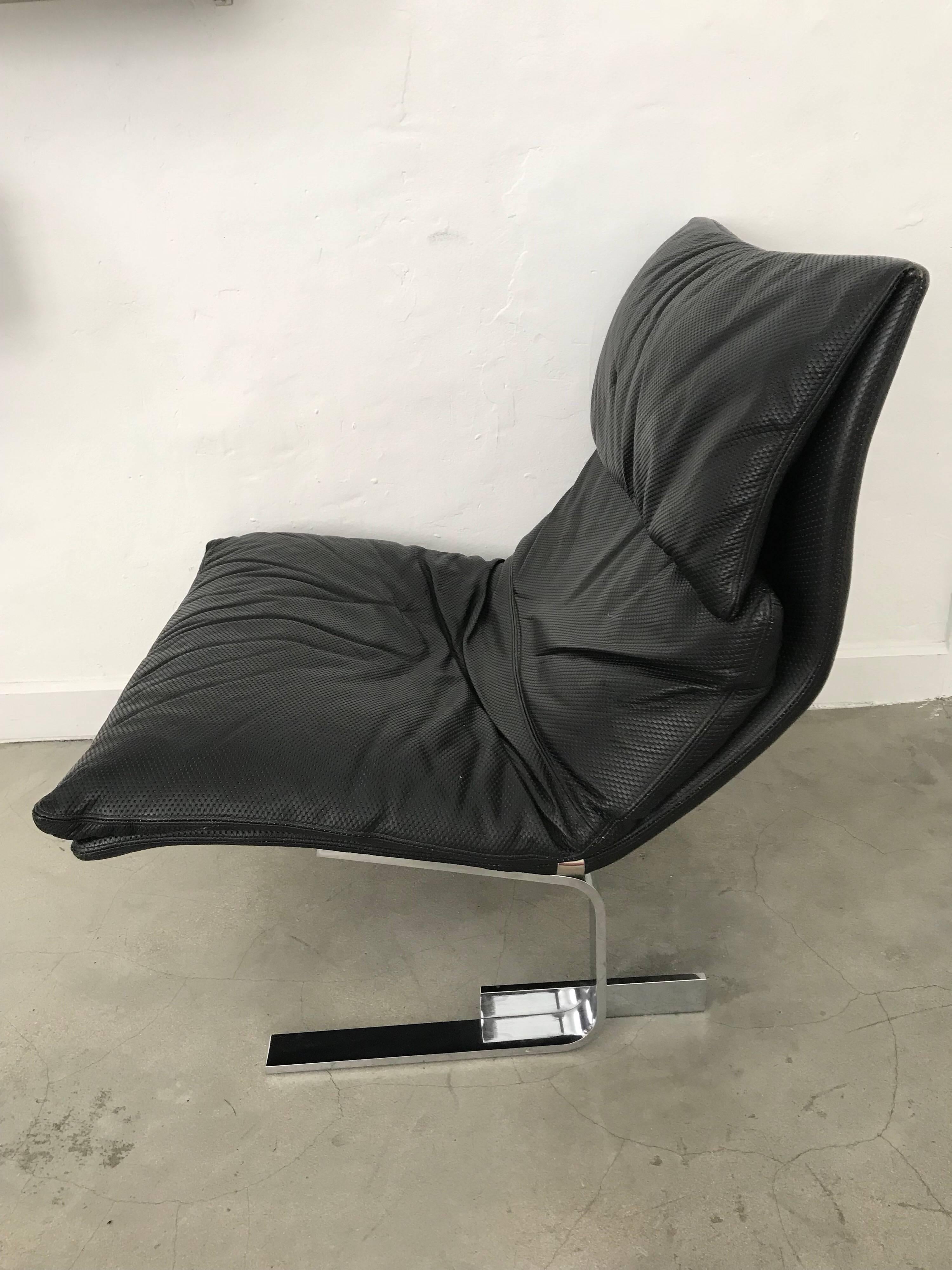 Post-Modern Giovanni Offredi “Onda” Postmodern Wave Lounge Chair for Saporiti