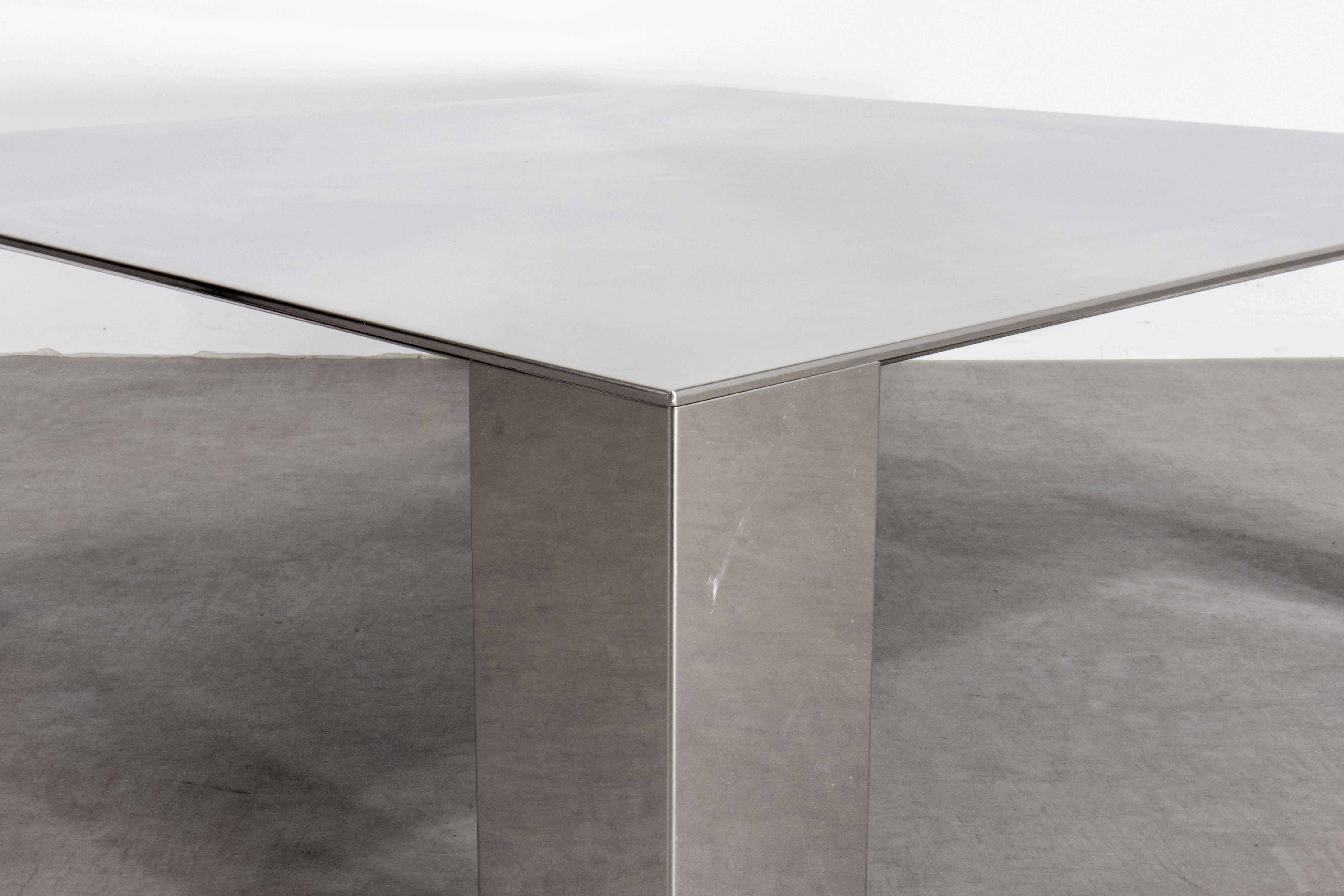 Giovanni Offredi Table basse en acier poli 