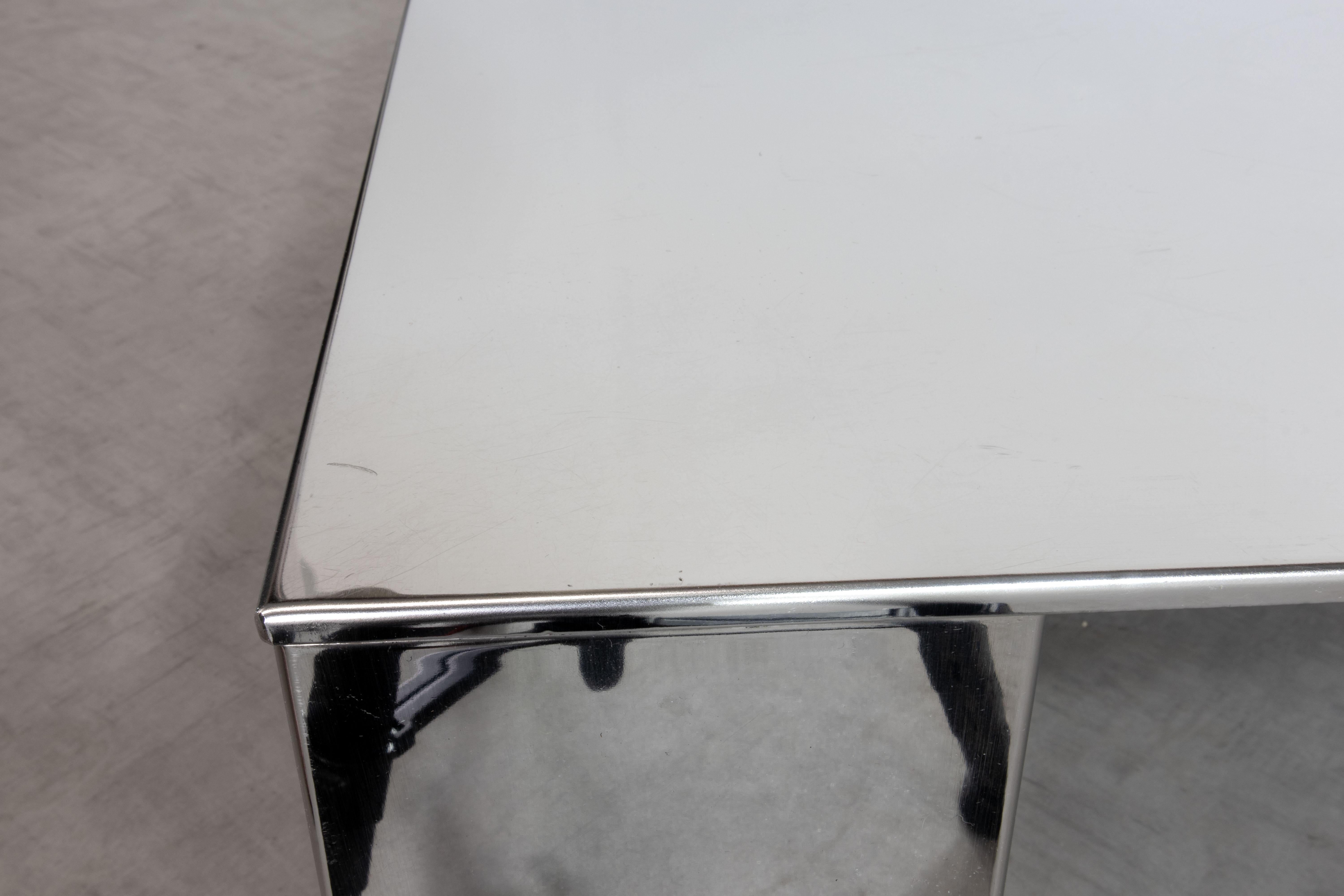 Giovanni Offredi Table basse en acier poli 