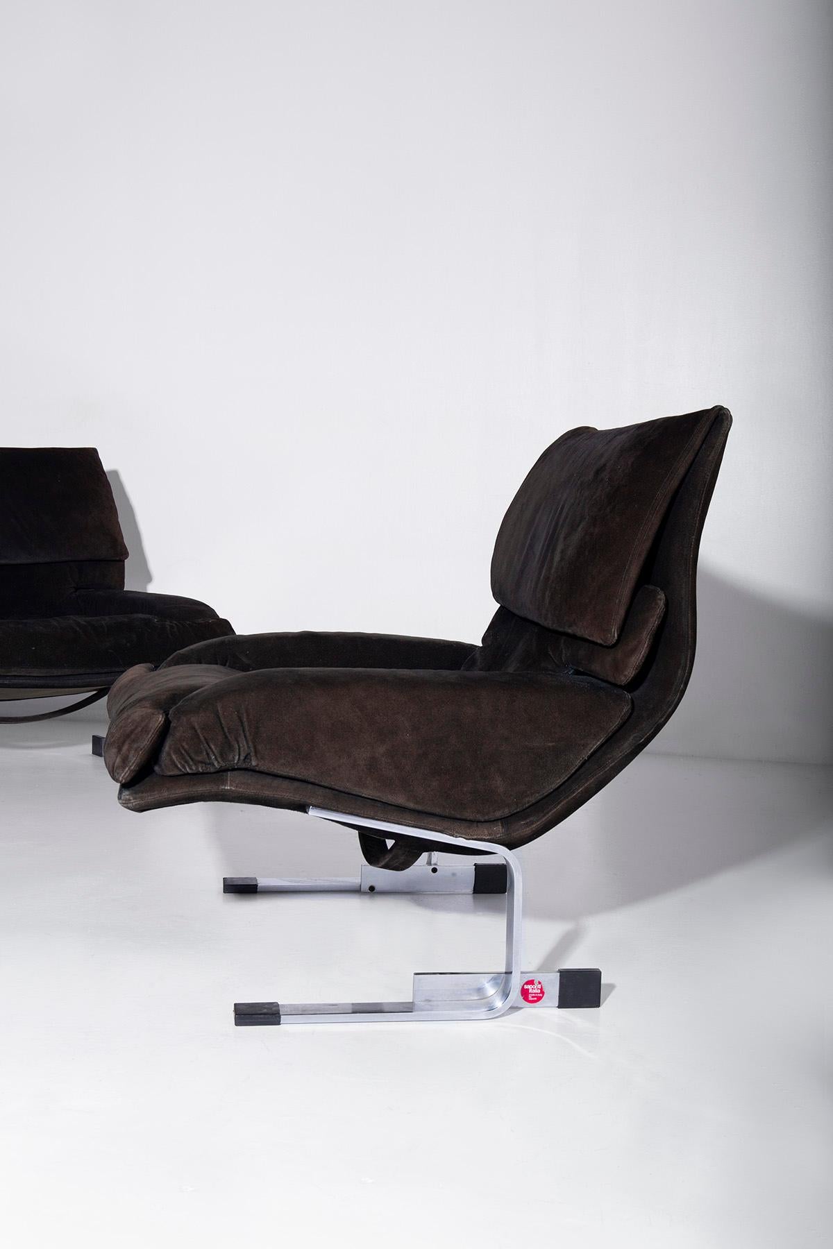 Late 20th Century Giovanni Offredi Saporiti Armchairs Model Onda, Label For Sale