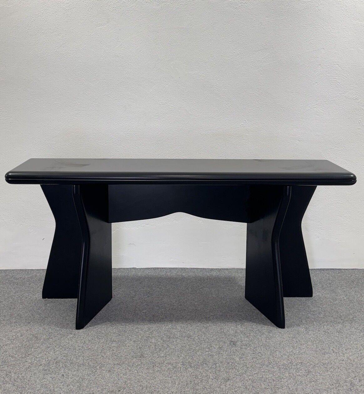 In the style of Giovanni Offredi for Saporiti Italia Book Tavolo Da Pranzo/ Consolle Design 1980's.

Structure made entirely of black lacquered wood, i transform the console table into a dining table.

The item is in excellent conservative