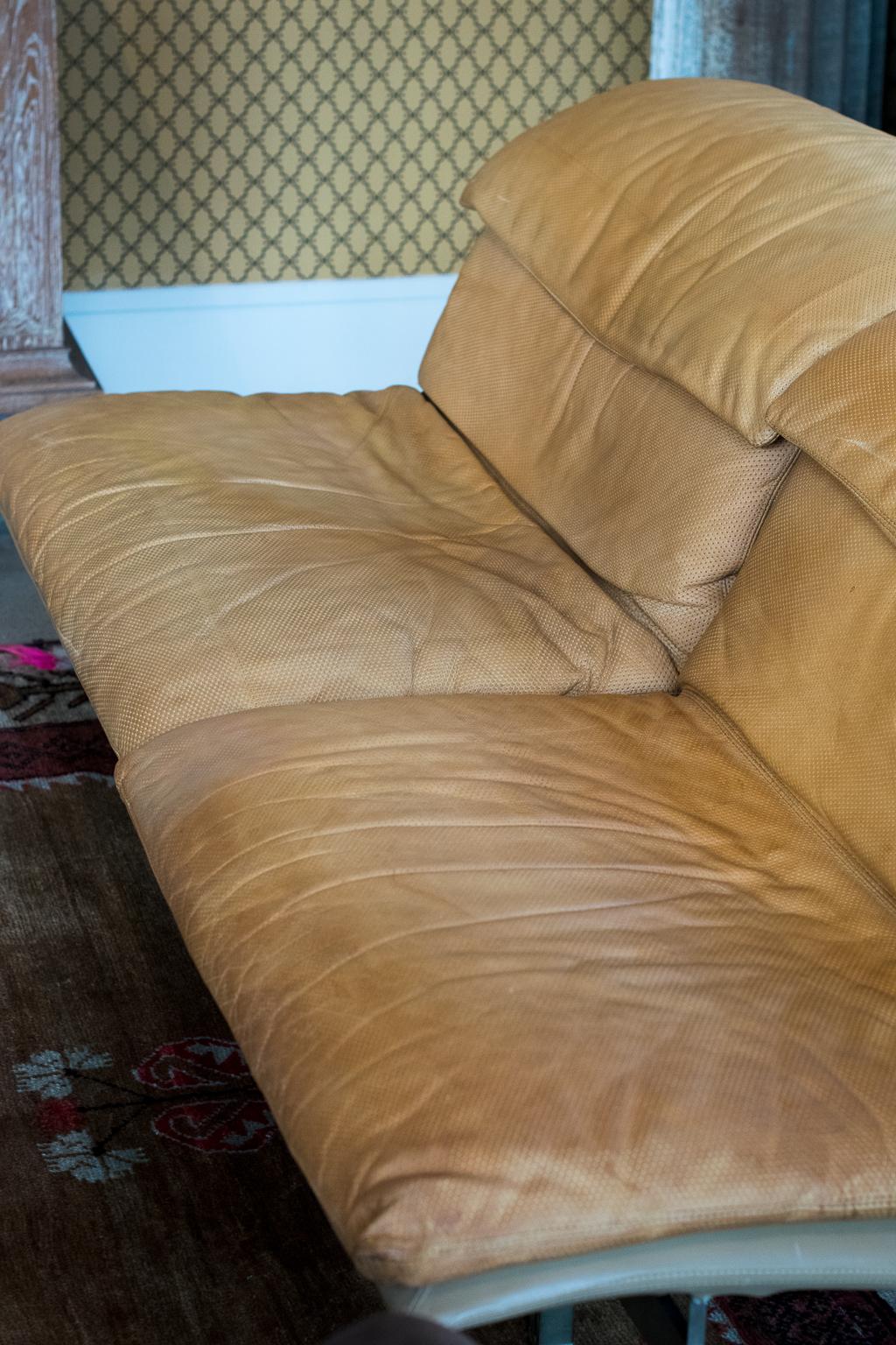 Post-Modern Giovanni Offredi 'Wave' Leather Sofa by Saporiti, Italy