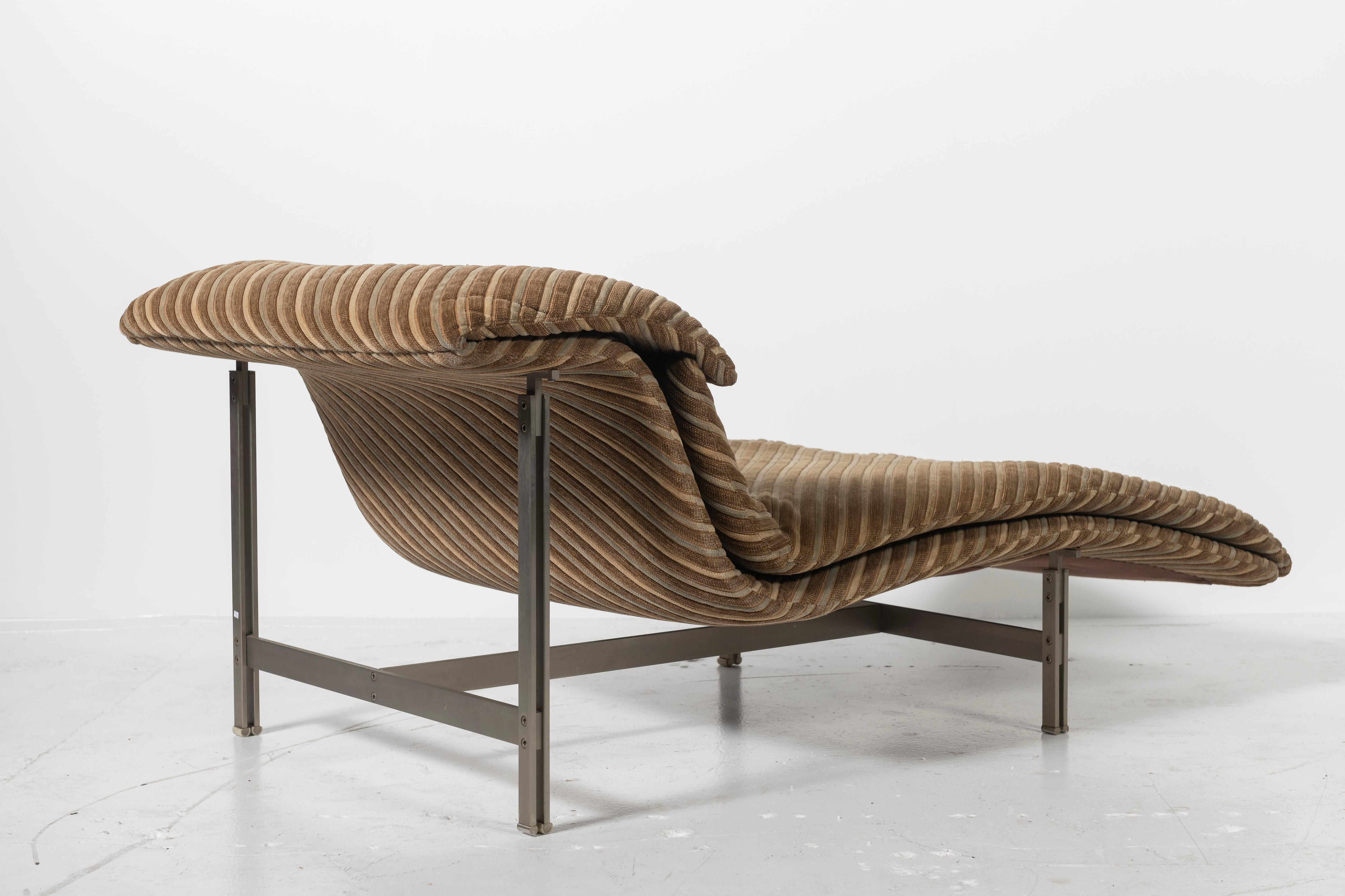 Late 20th Century Giovanni Offredi “Wave” Lounge Chair for Saporiti, 1970s