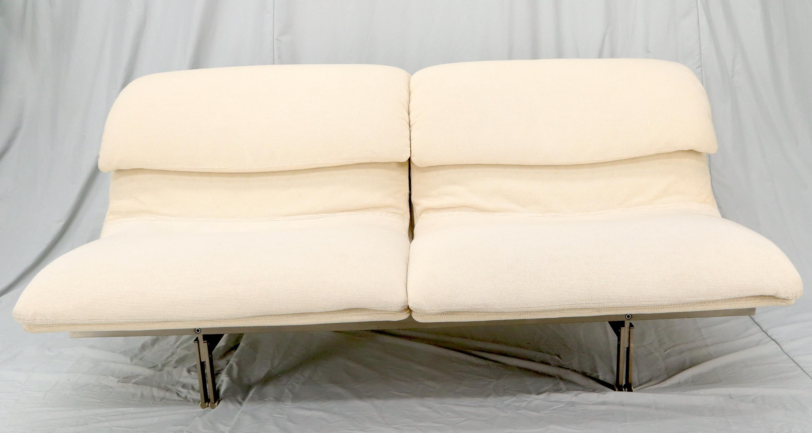 20th Century Giovanni Offredi 'Wave' Oatmeal Fabric Sofa by Saporiti Made in Italy