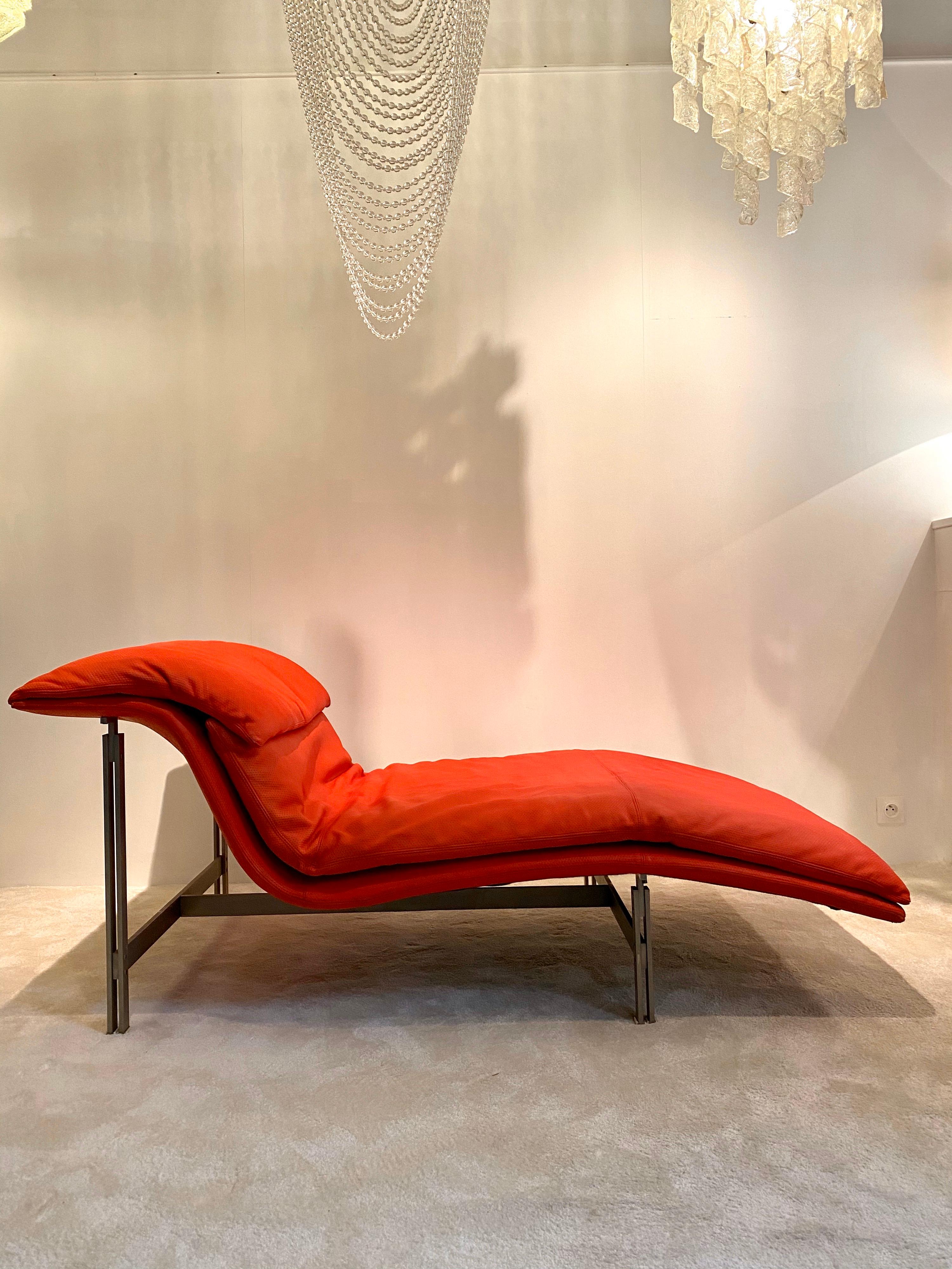 Iconic “Wave”or “Onda” lounge chair designed by Giovanni Offredi for the famous manufacture Saporiti Italia (signed inside).
Comfortable, stylish chair executed in perforated red leather and a steel brushed structure.
A beautiful movement to fit