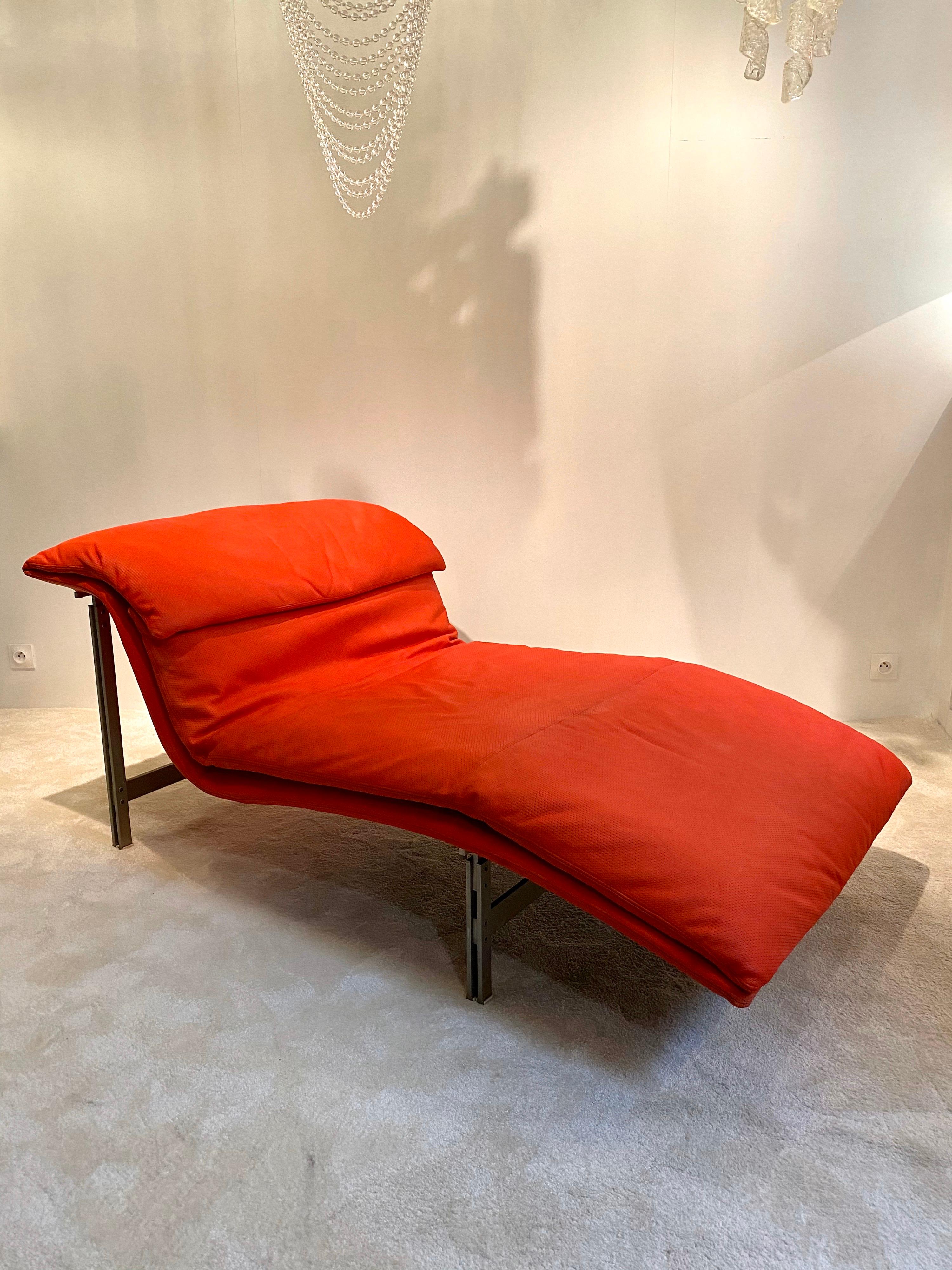 Mid-Century Modern Giovanni Offredi “Wave” Lounge Chair for Saporiti, 1974 For Sale