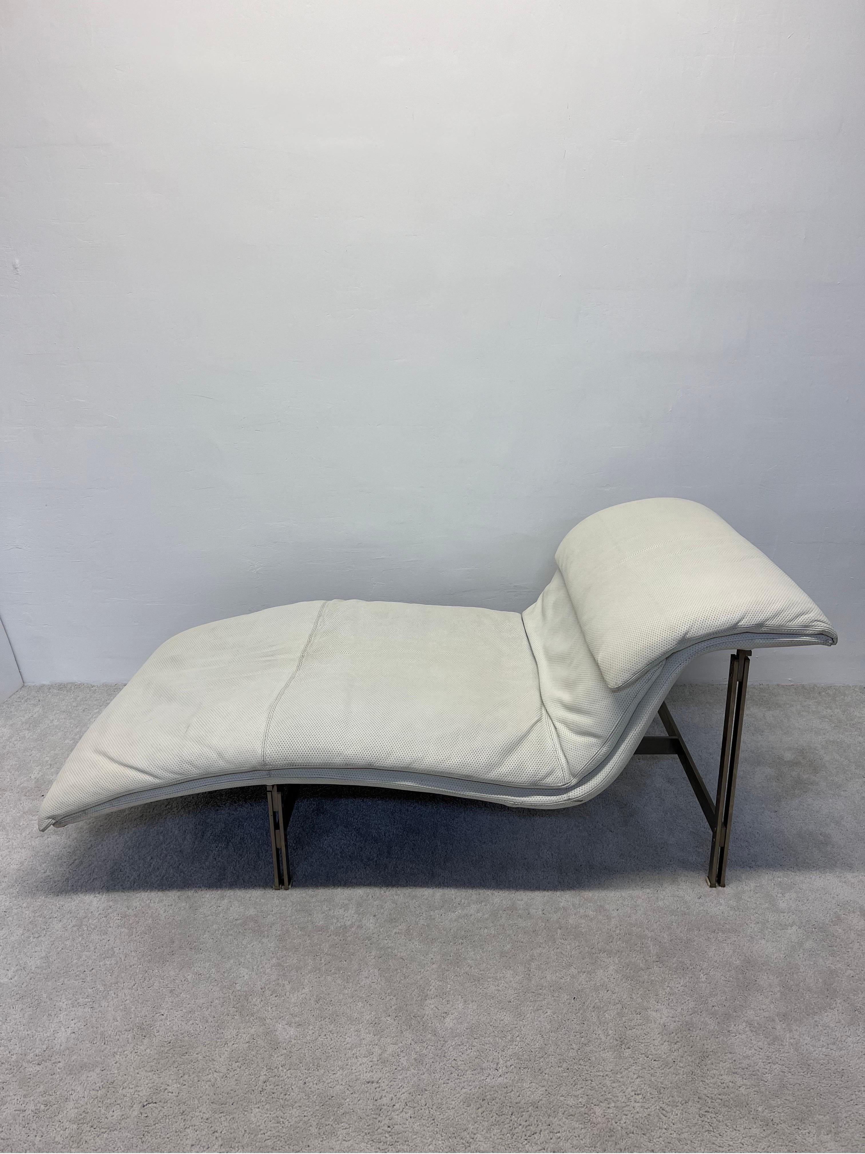 Single perforated white leather Onda wave chaise lounge by Giovanni Offredi for Saporiti Italia. Maintains original label. 

Leather has been professionally cleaned, whitened and conditioned to bring the leather back as close to original as